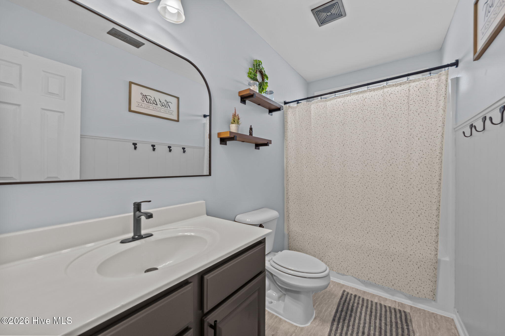 100558999 | Photo 24