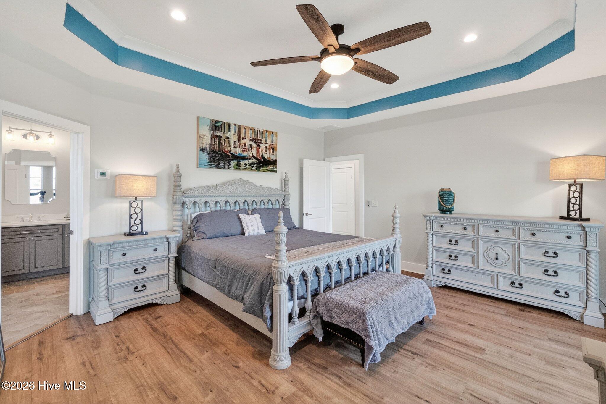 100561460 | Photo 24