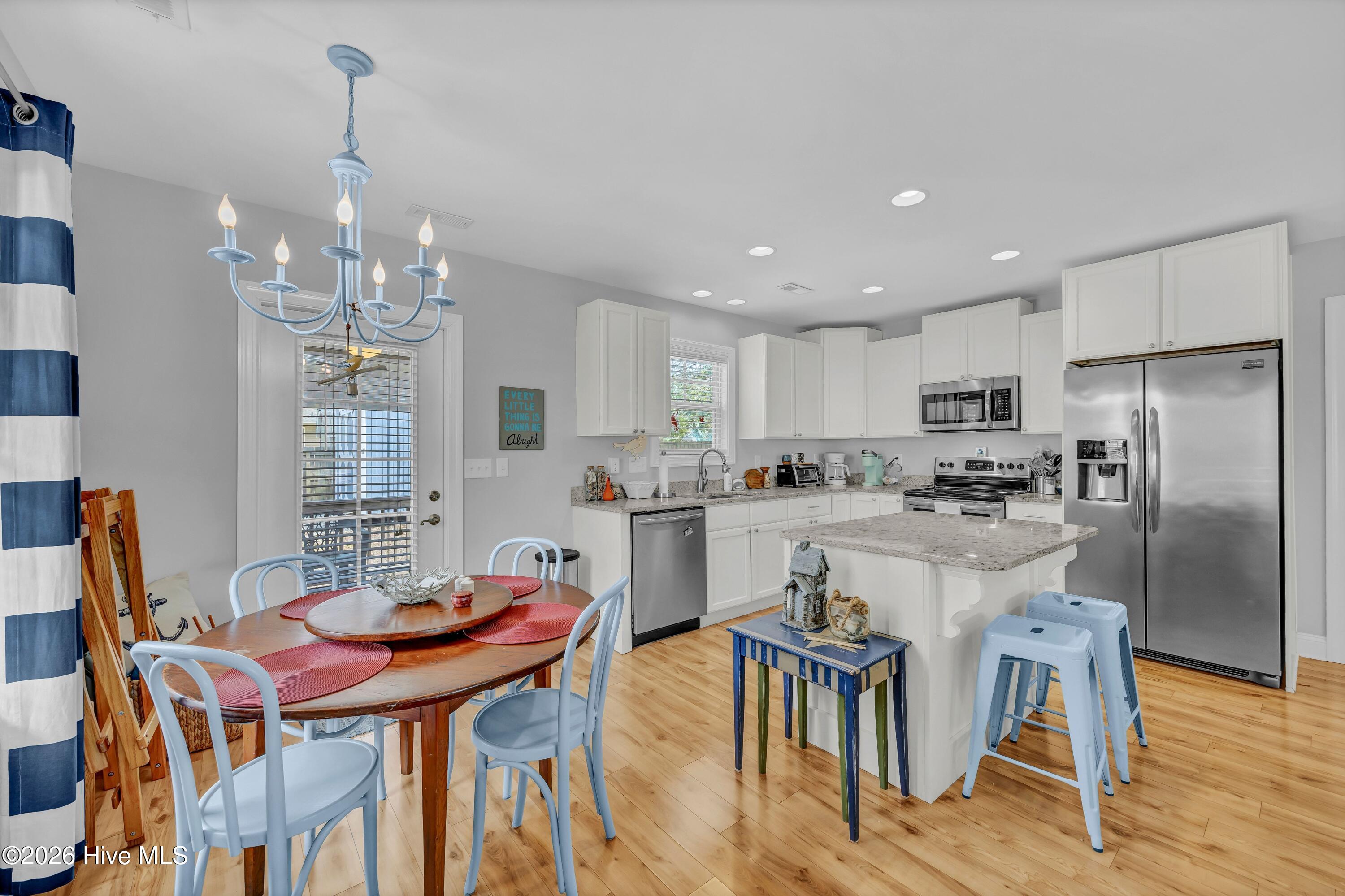 100565000 | Photo 13