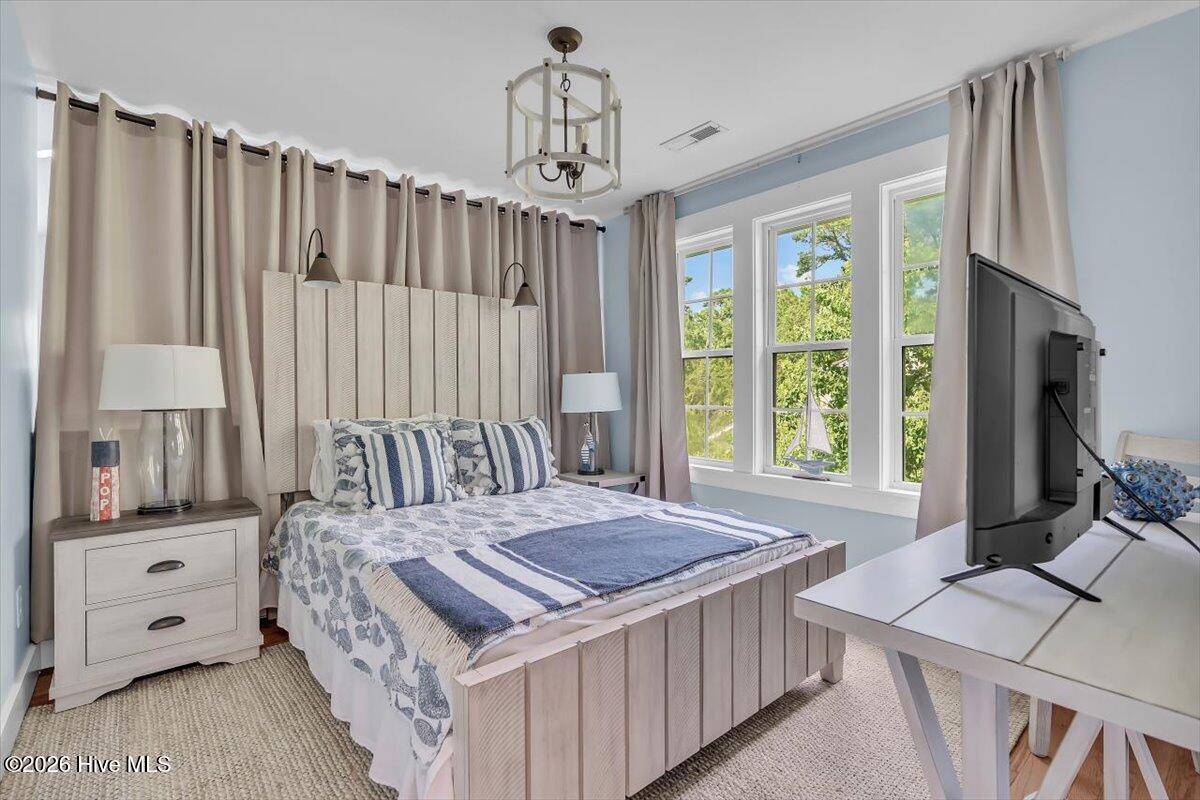 100553407 | Photo 38