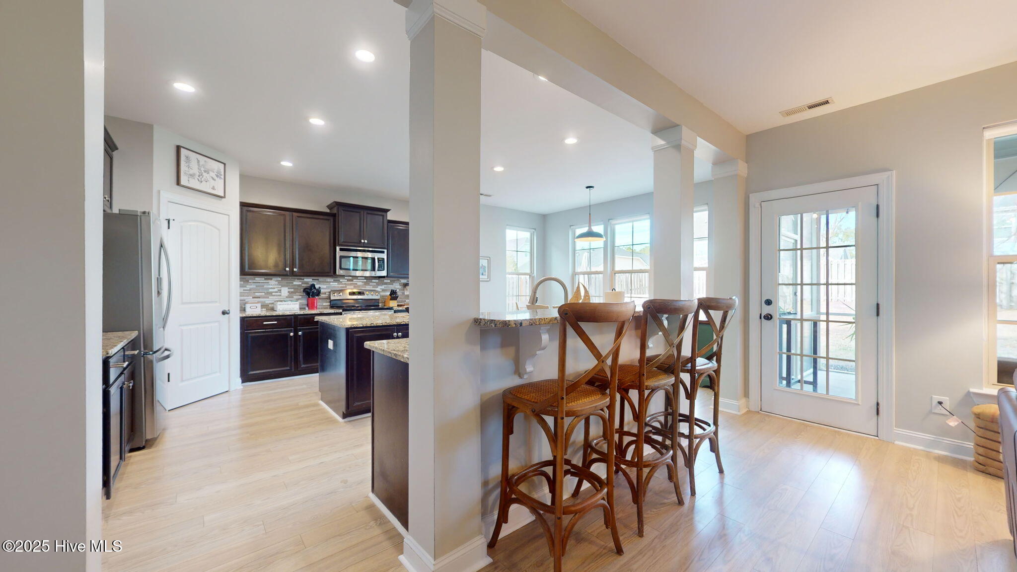 100530169 | Photo 32