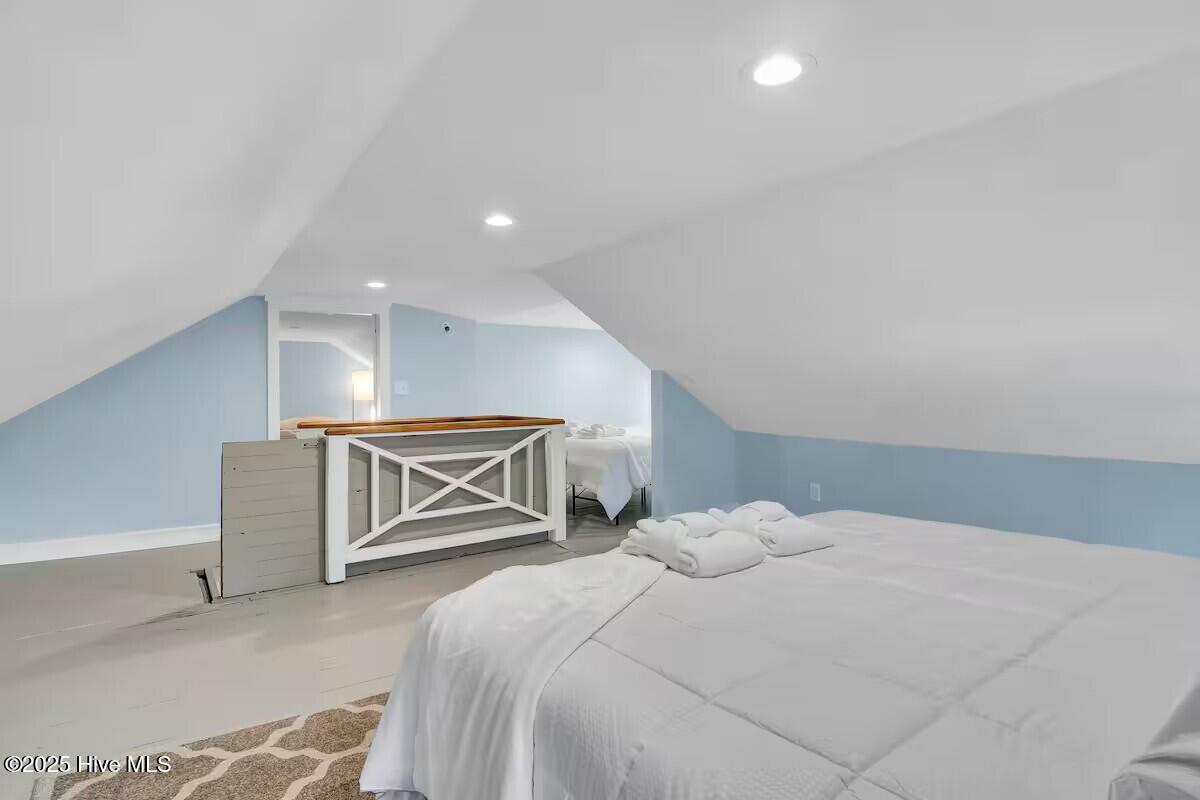 100542130 | Photo 47