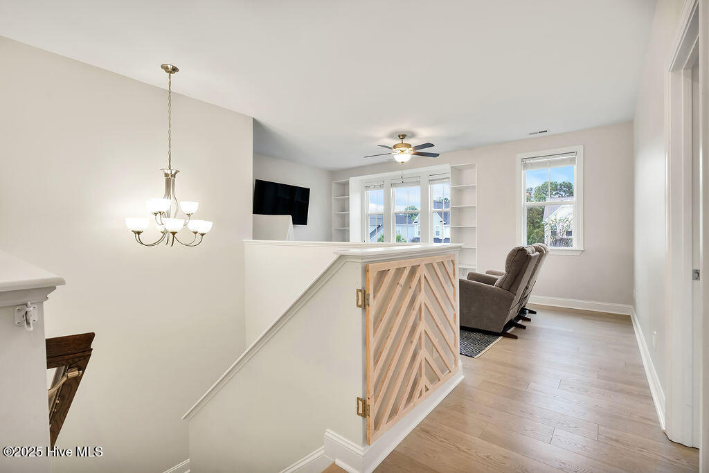 100536880 | Photo 25