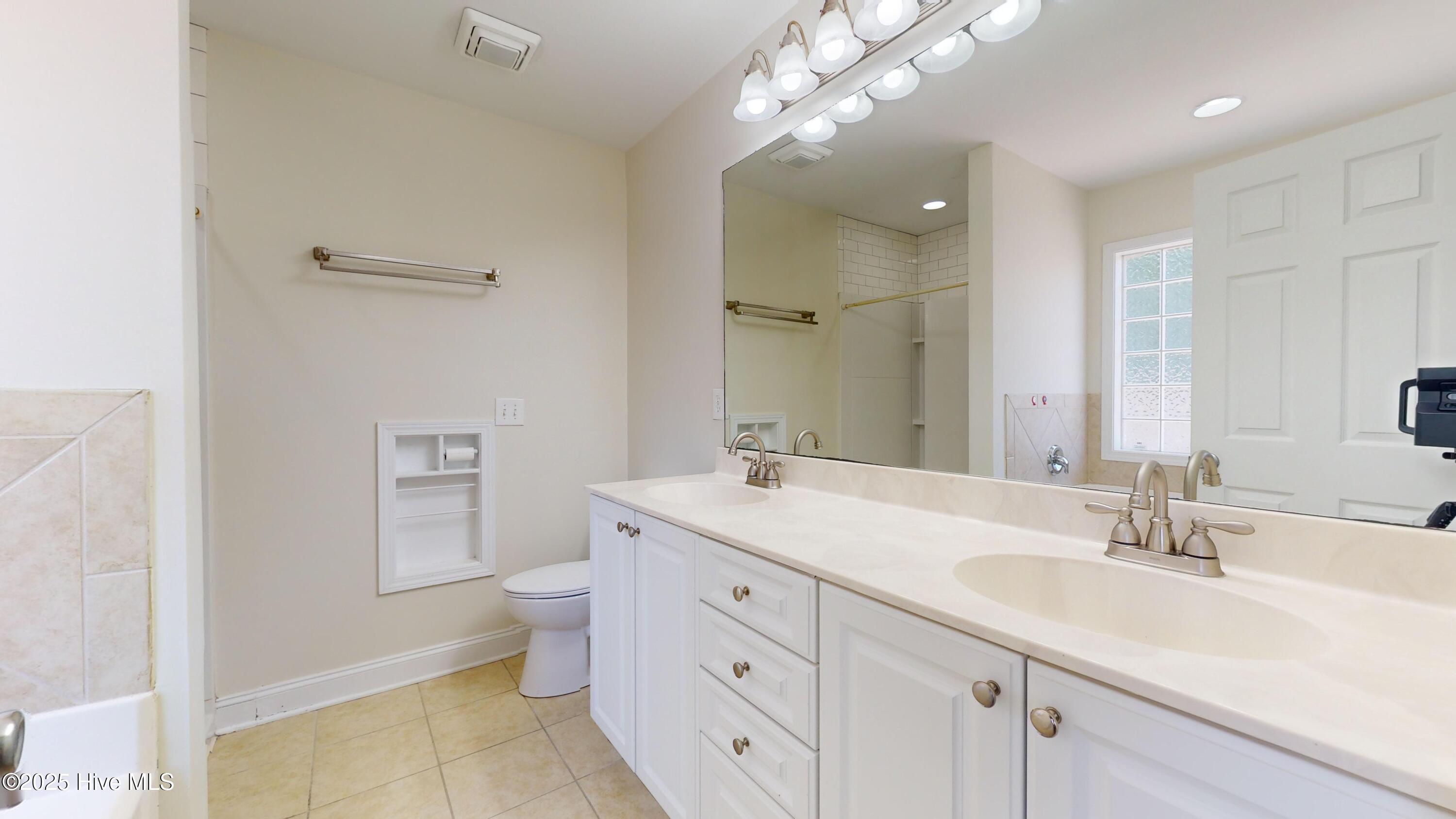 100539889 | Photo 18