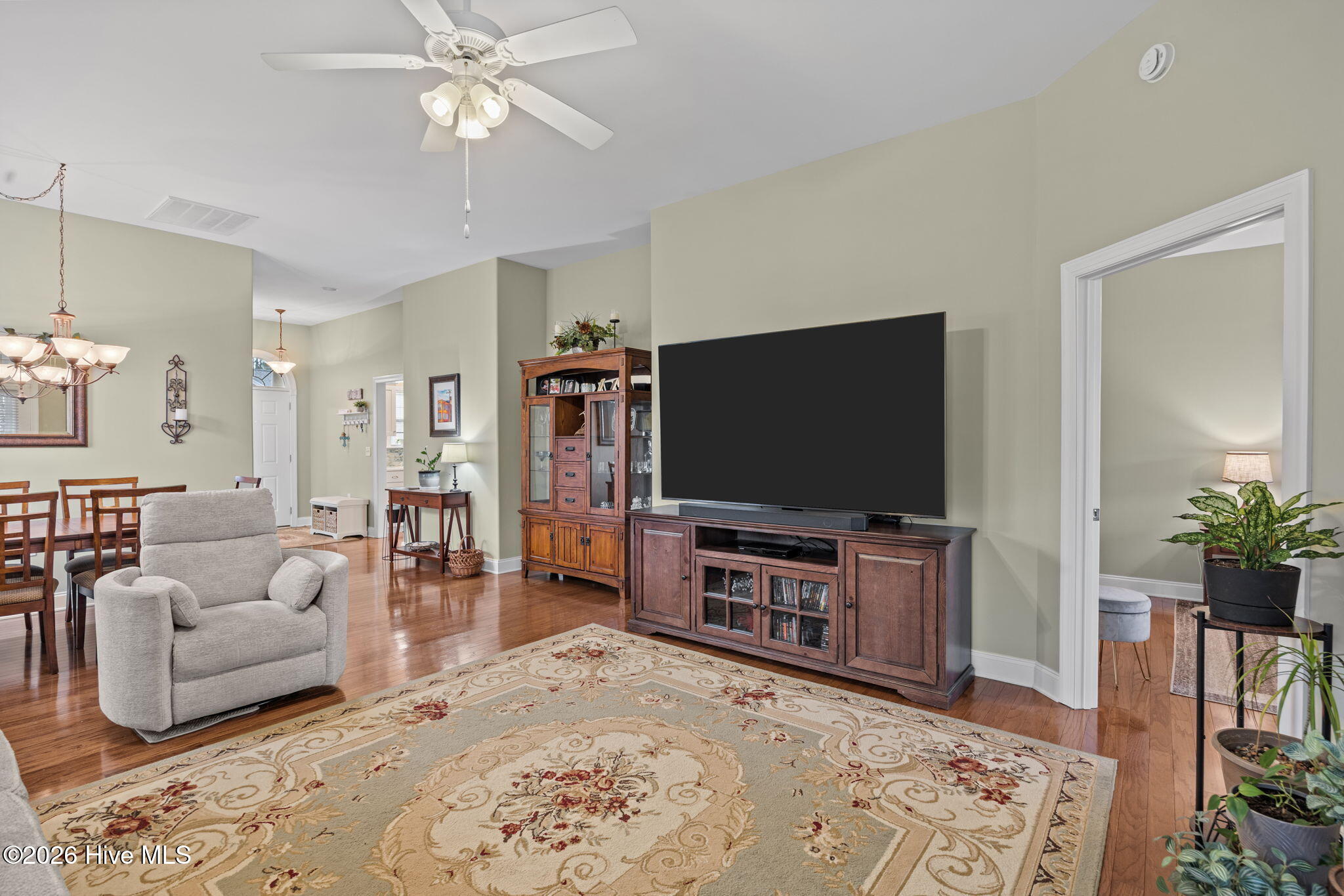 100560017 | Photo 11