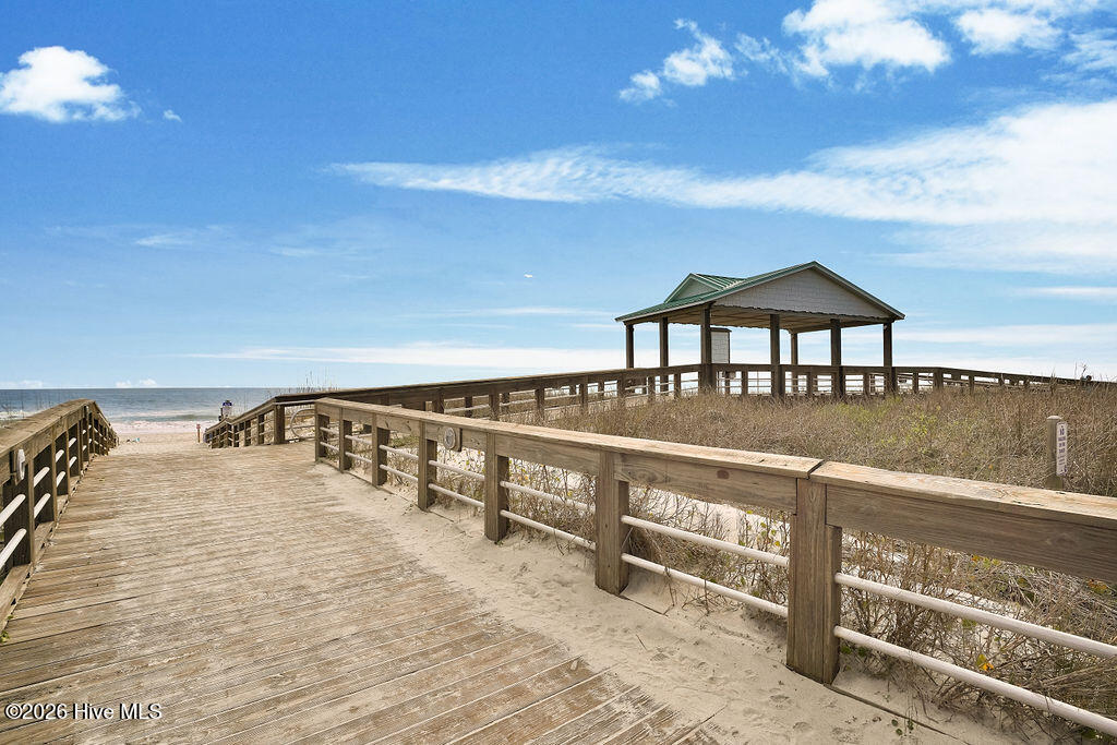 100561718 | Photo 17