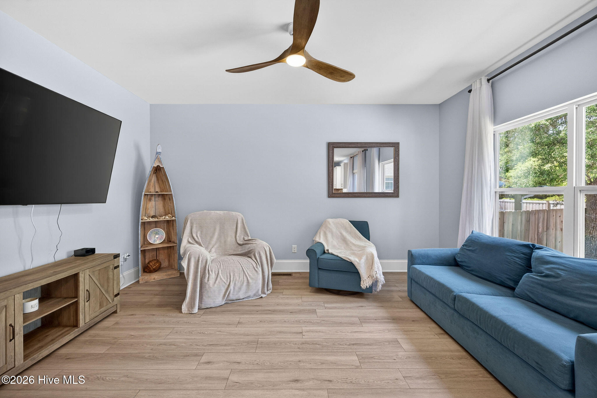 100570587 | Photo 12