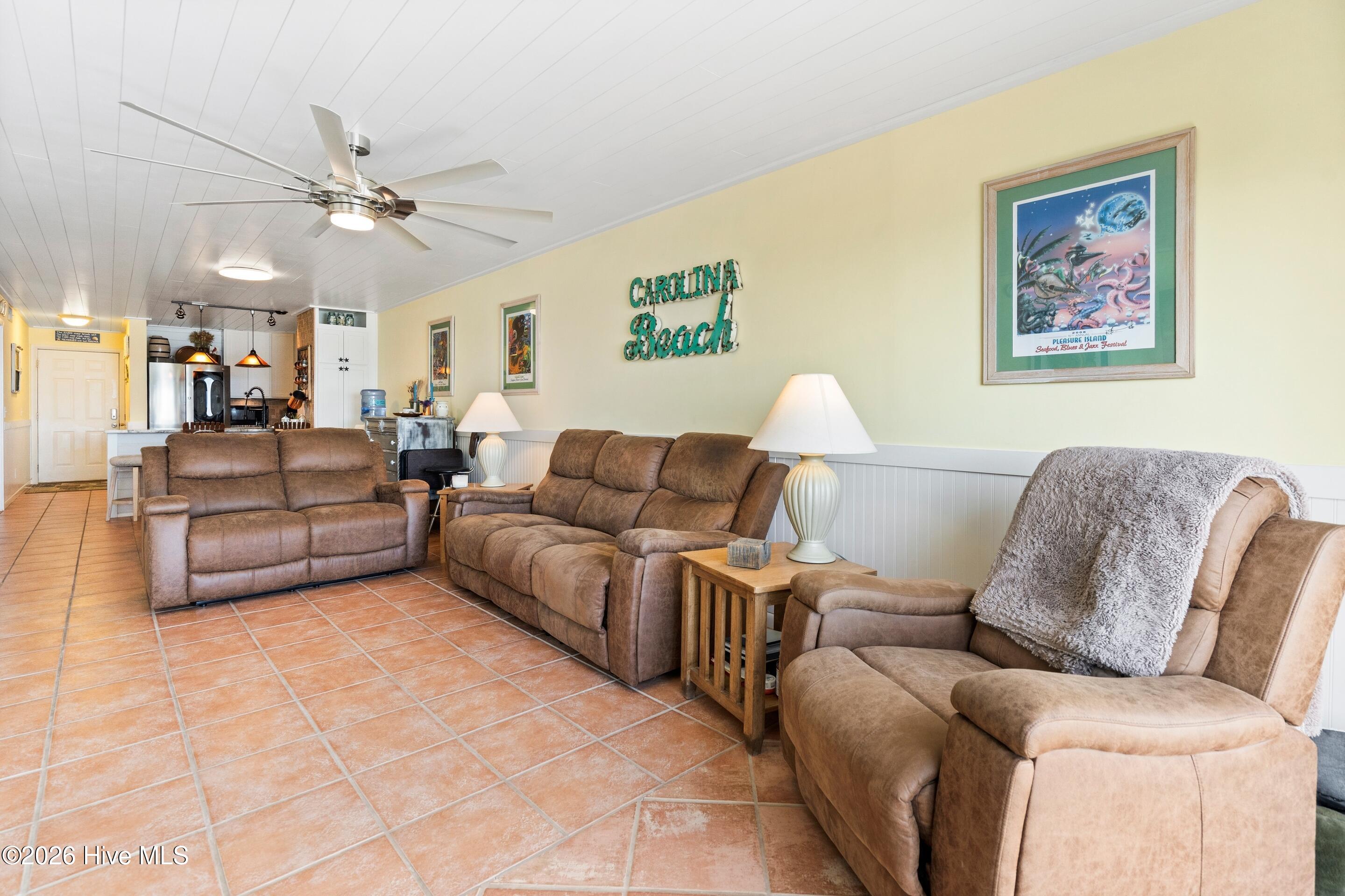 100549000 | Photo 19