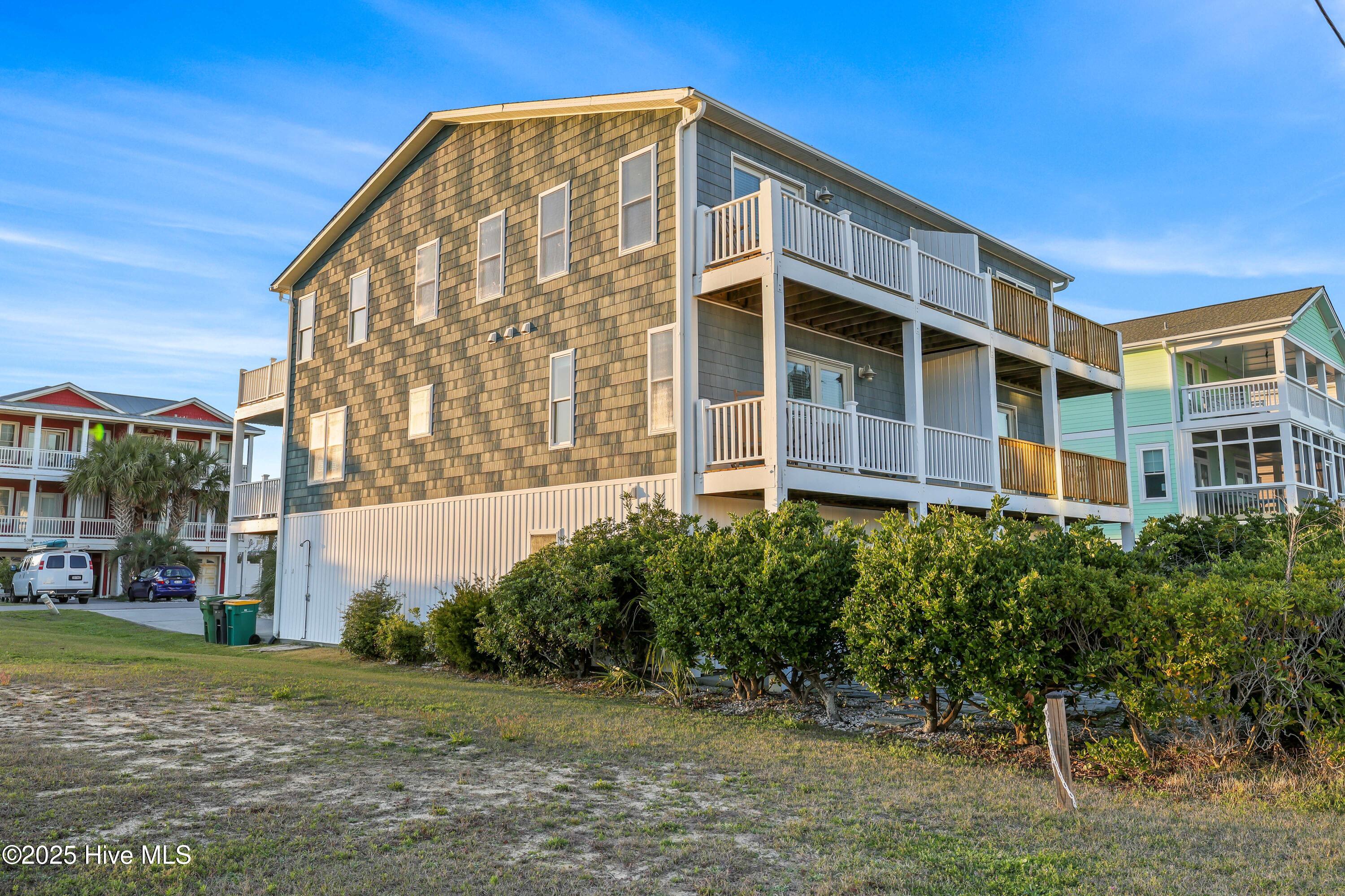 100495853 | Photo 50