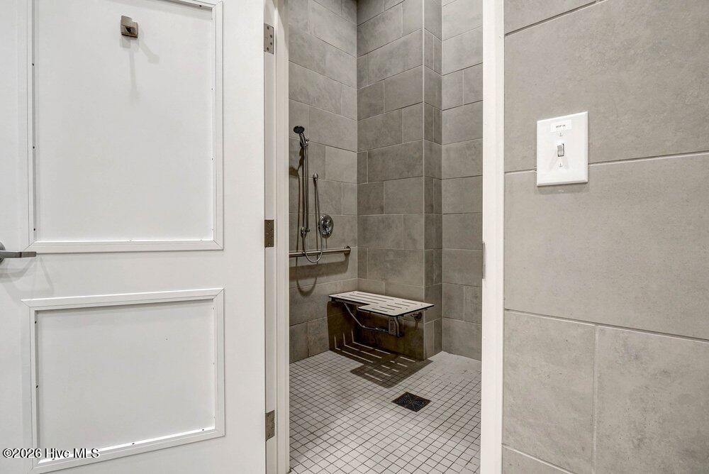 100547868 | Photo 81