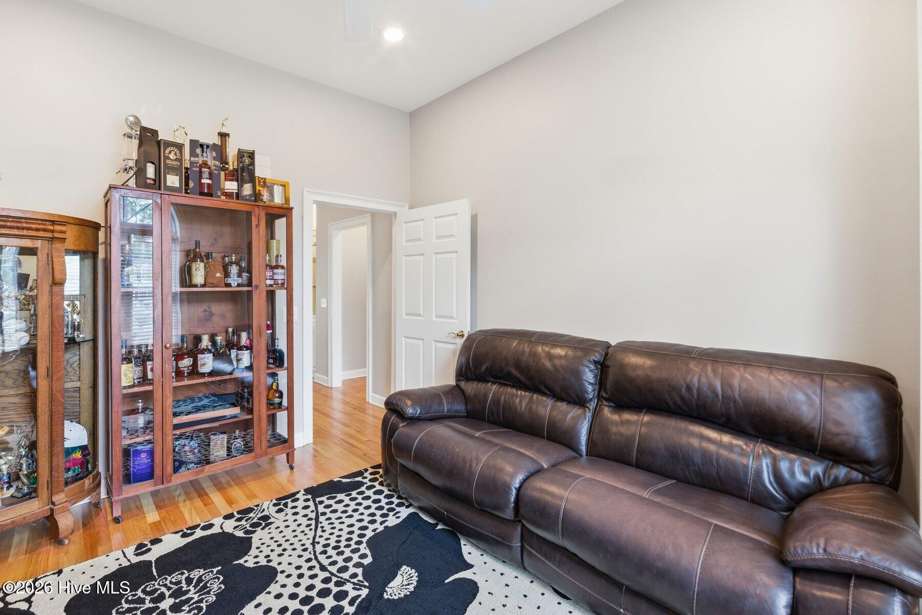 100563344 | Photo 21