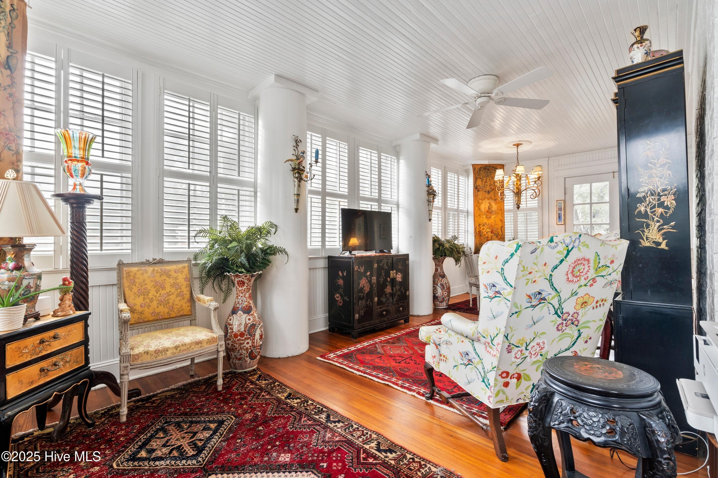 100553658 | Photo 29