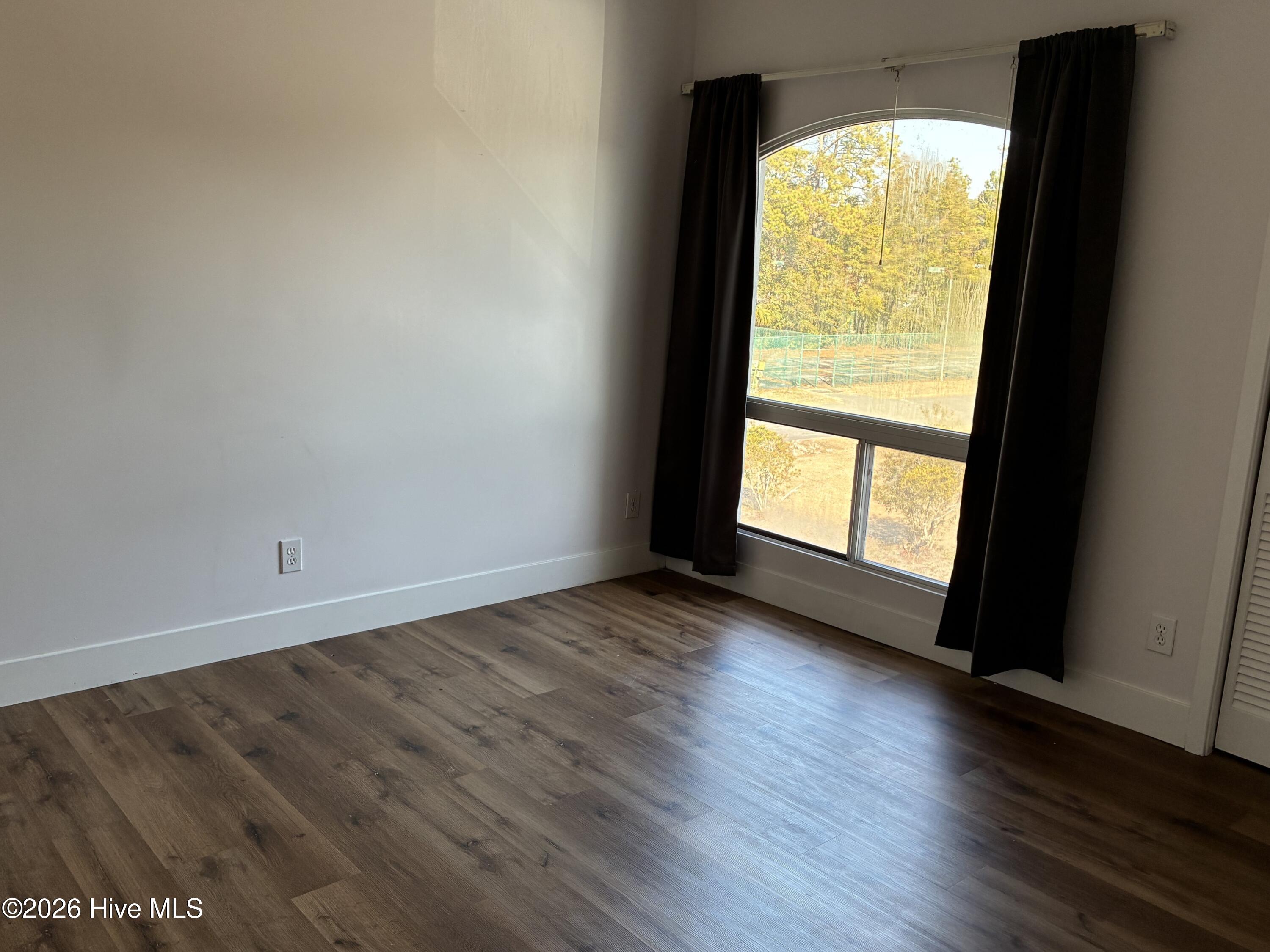 100554273 | Photo 15