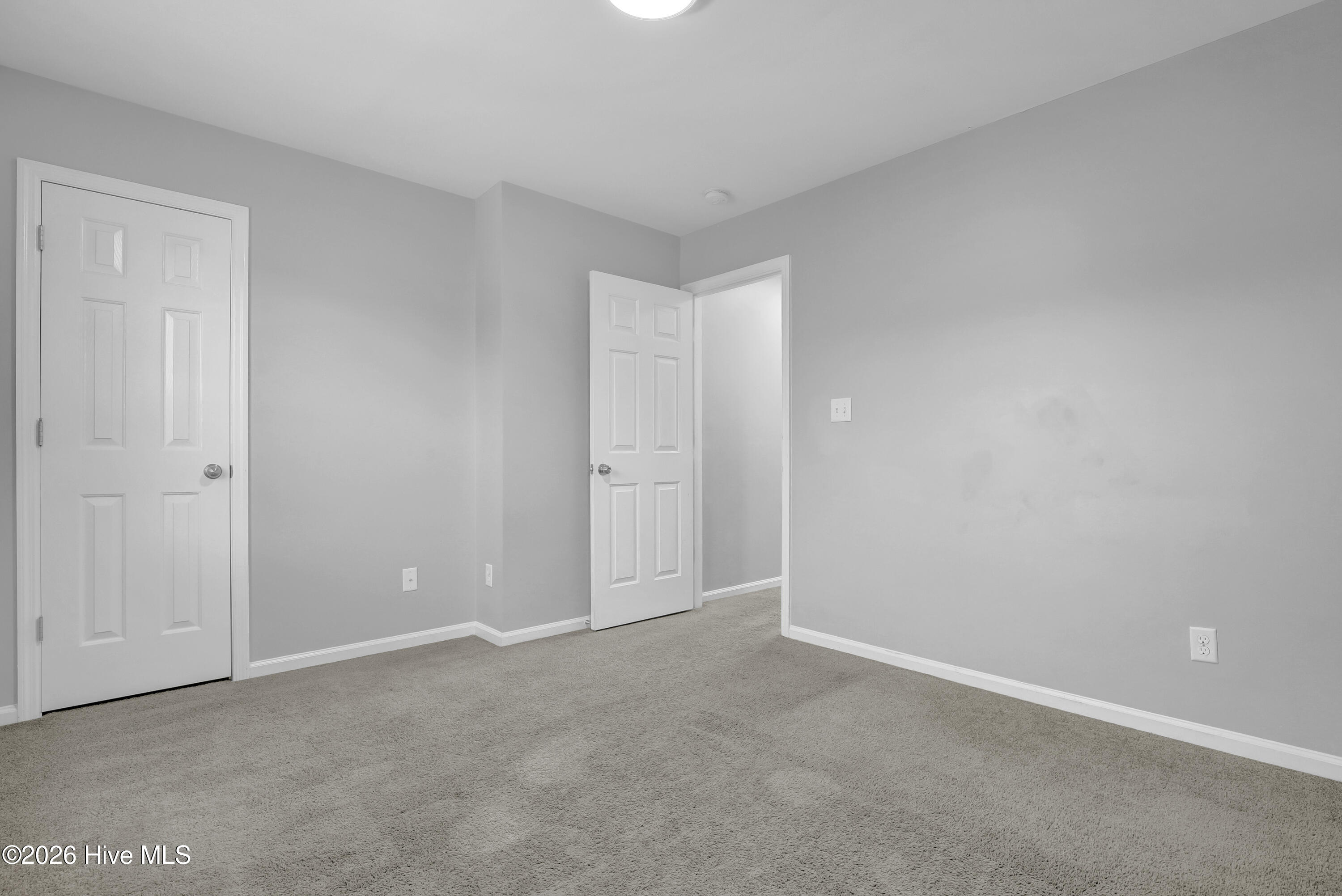 100570174 | Photo 18