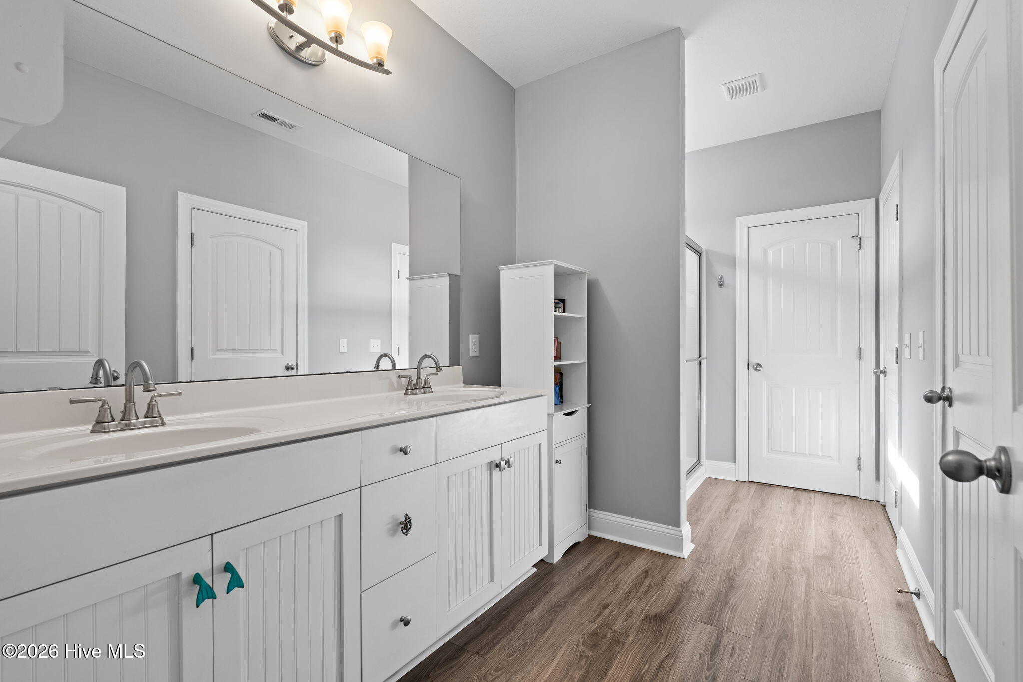 100568140 | Photo 22