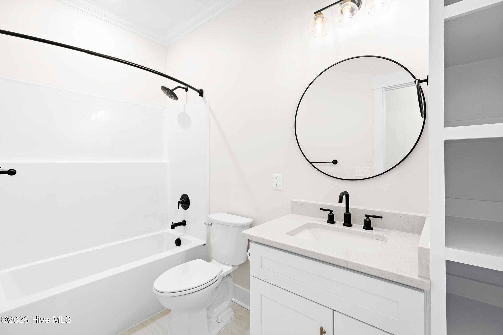 100561185 | Photo 40