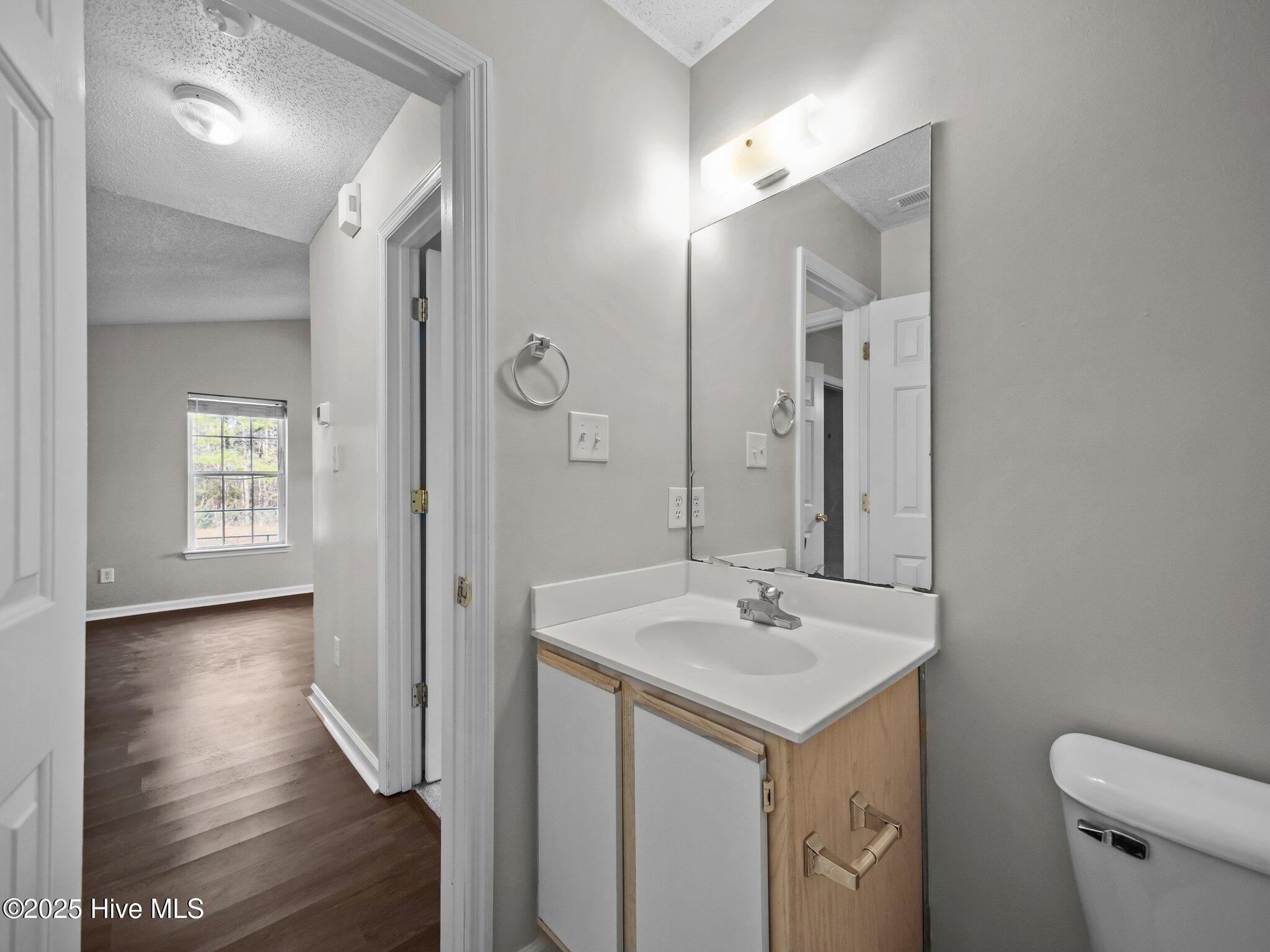 100570696 | Photo 13