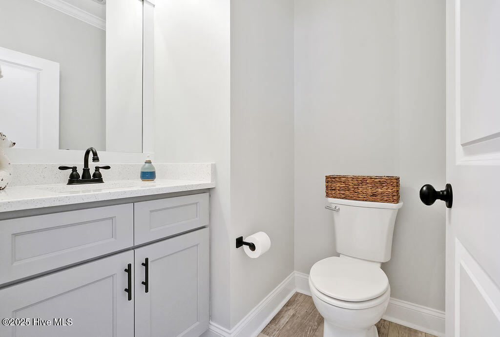 100514190 | Photo 23