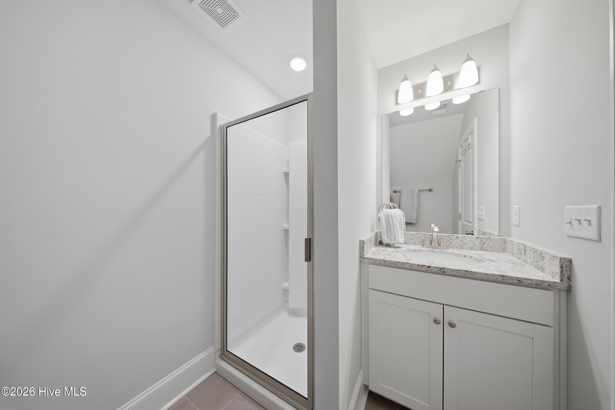 100565779 | Photo 44