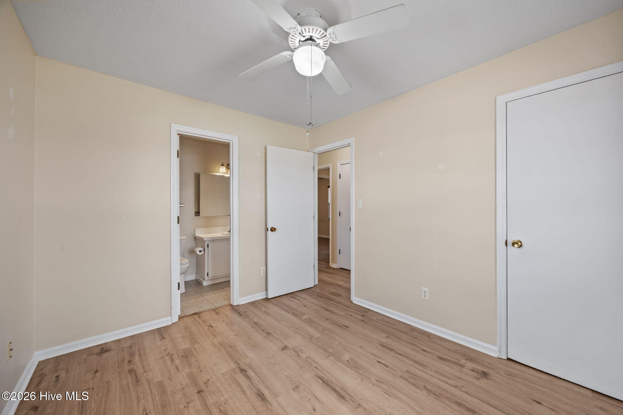 100562475 | Photo 28