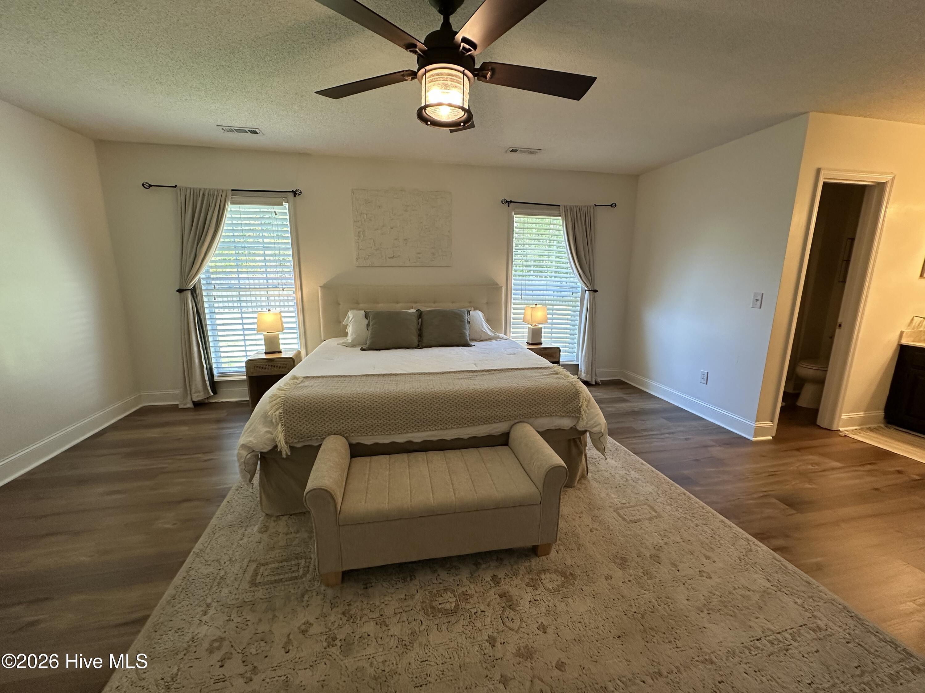 100565876 | Photo 22