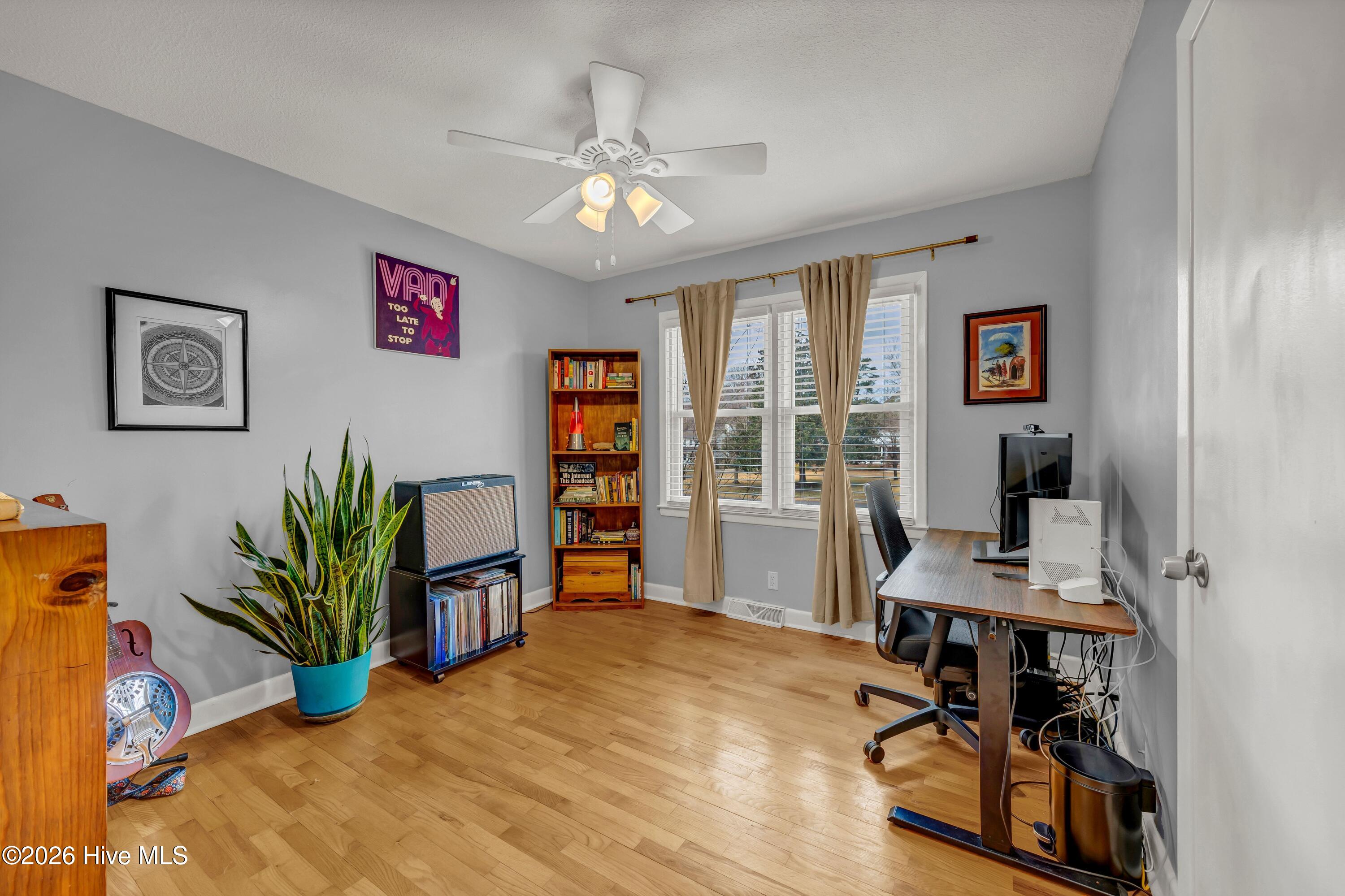 100555704 | Photo 18