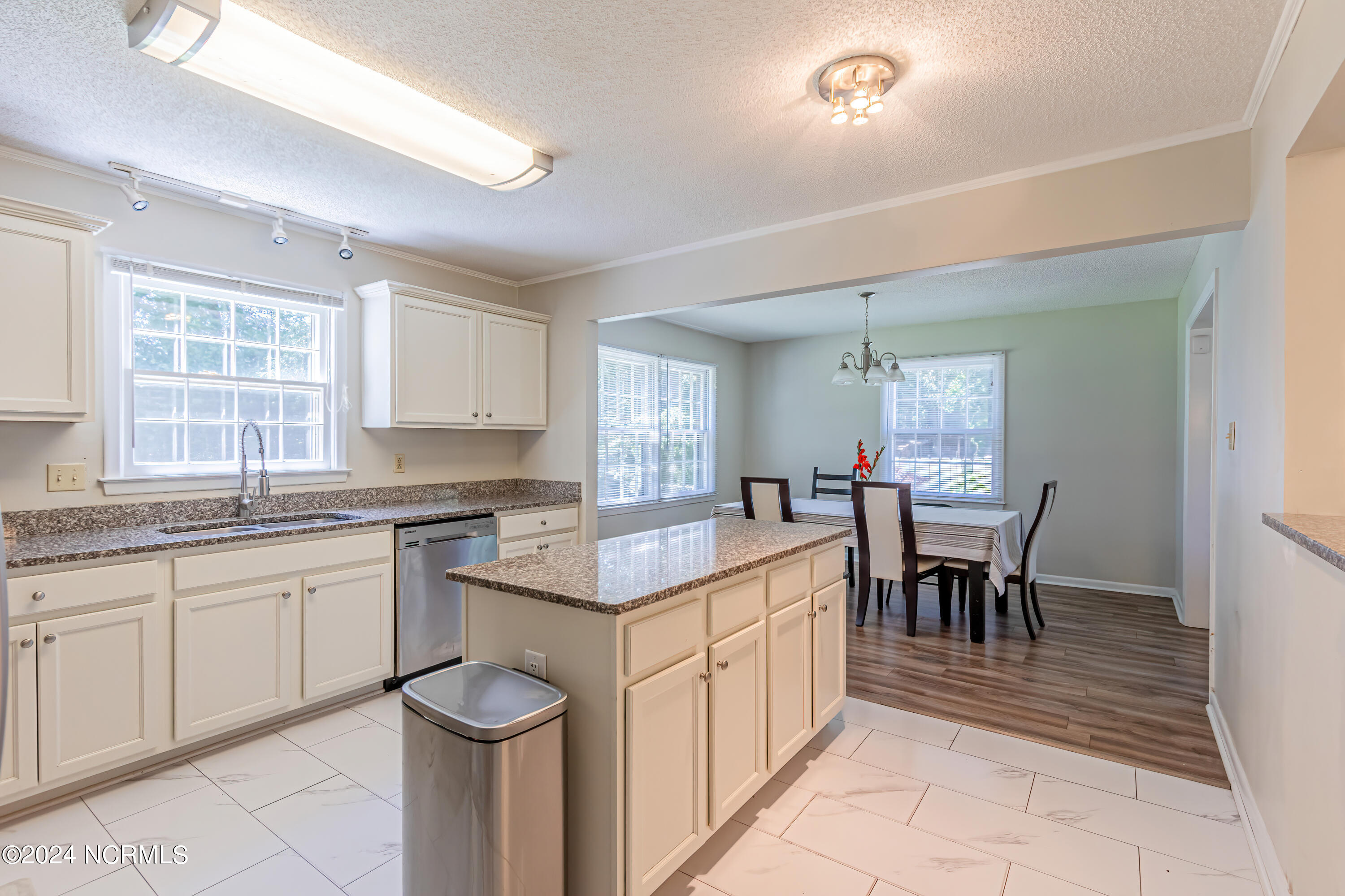 100448019 | Photo 19