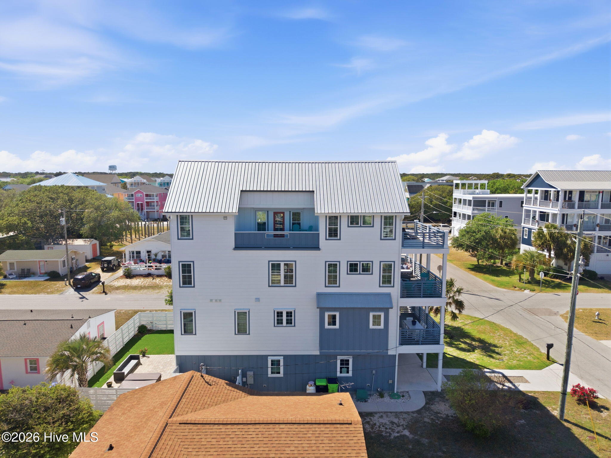 100570056 | Photo 76