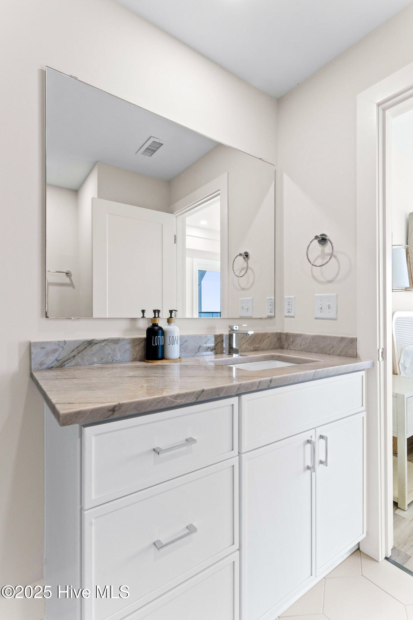 100523204 | Photo 28