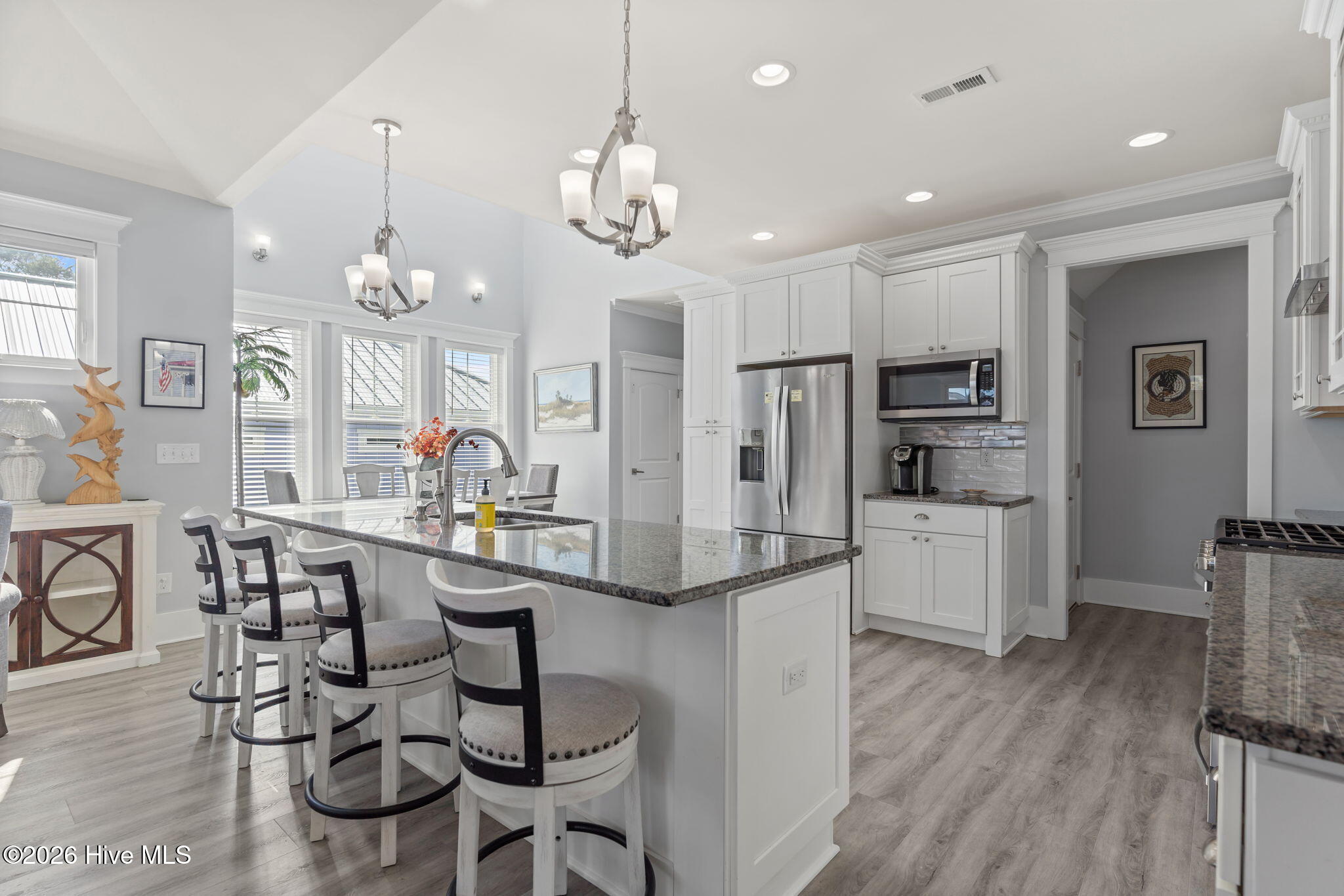 100562784 | Photo 28