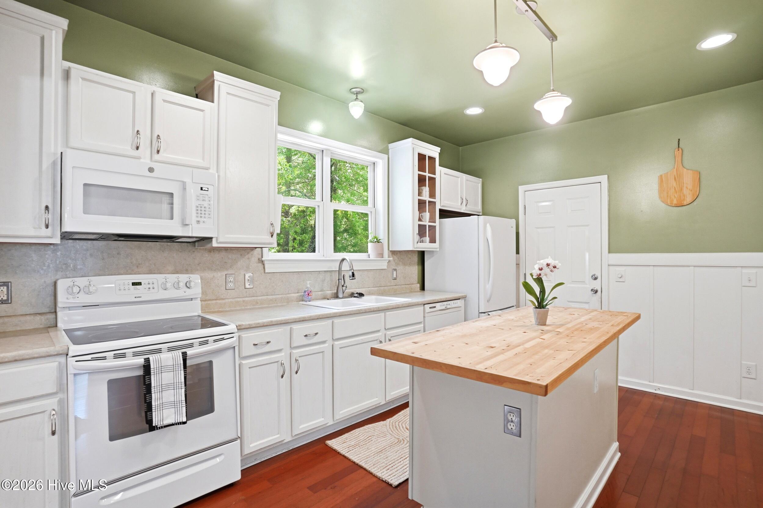 100569296 | Photo 11