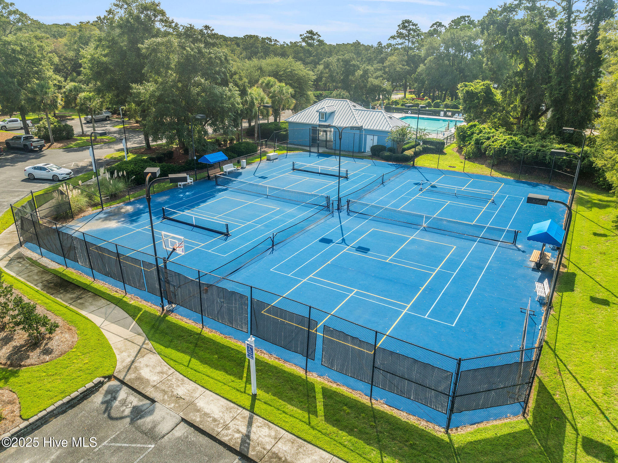 100518785 | Photo 40