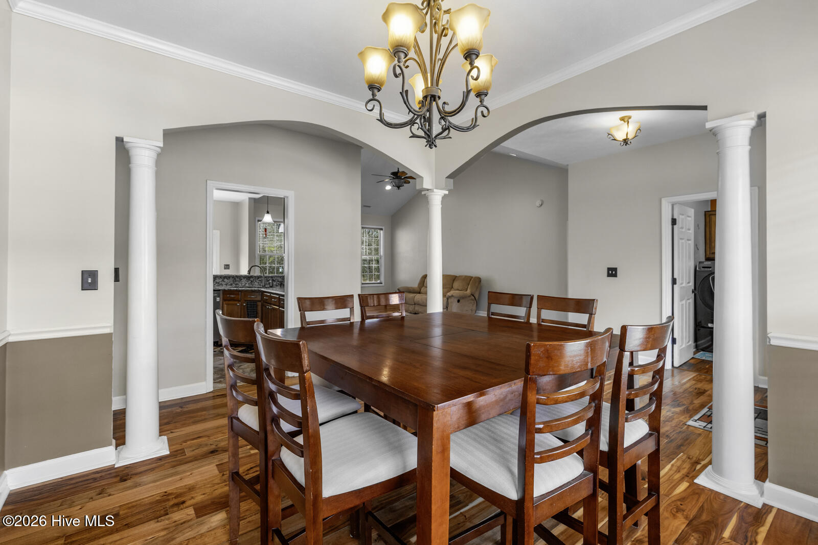 100563110 | Photo 12