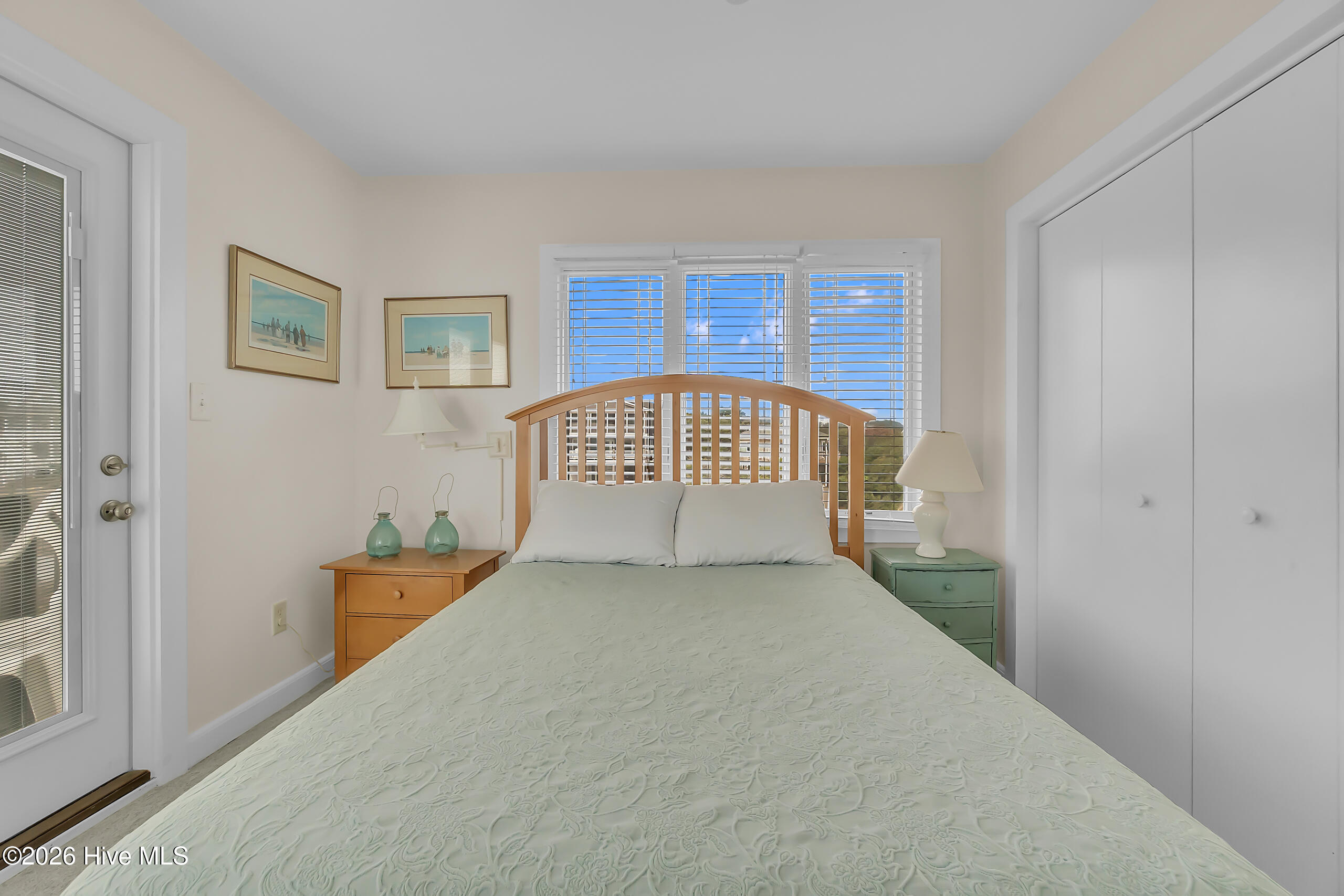 100568884 | Photo 54