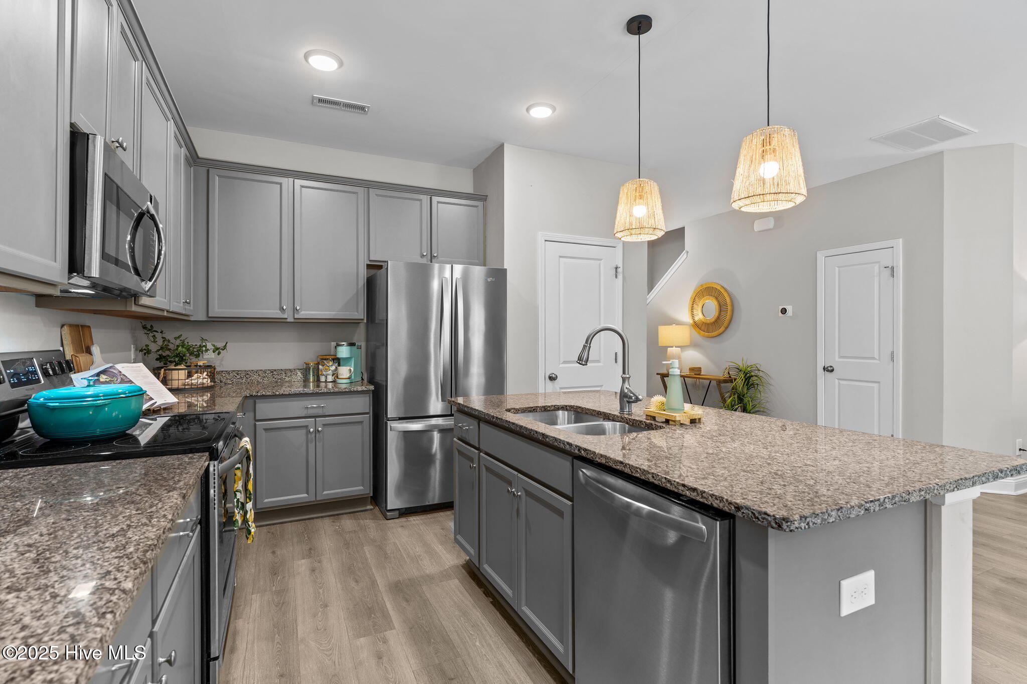 1527 Grey Cliff, Wilmington, NC 28405 – photo 10: 11-kitchen_galley_to_bath