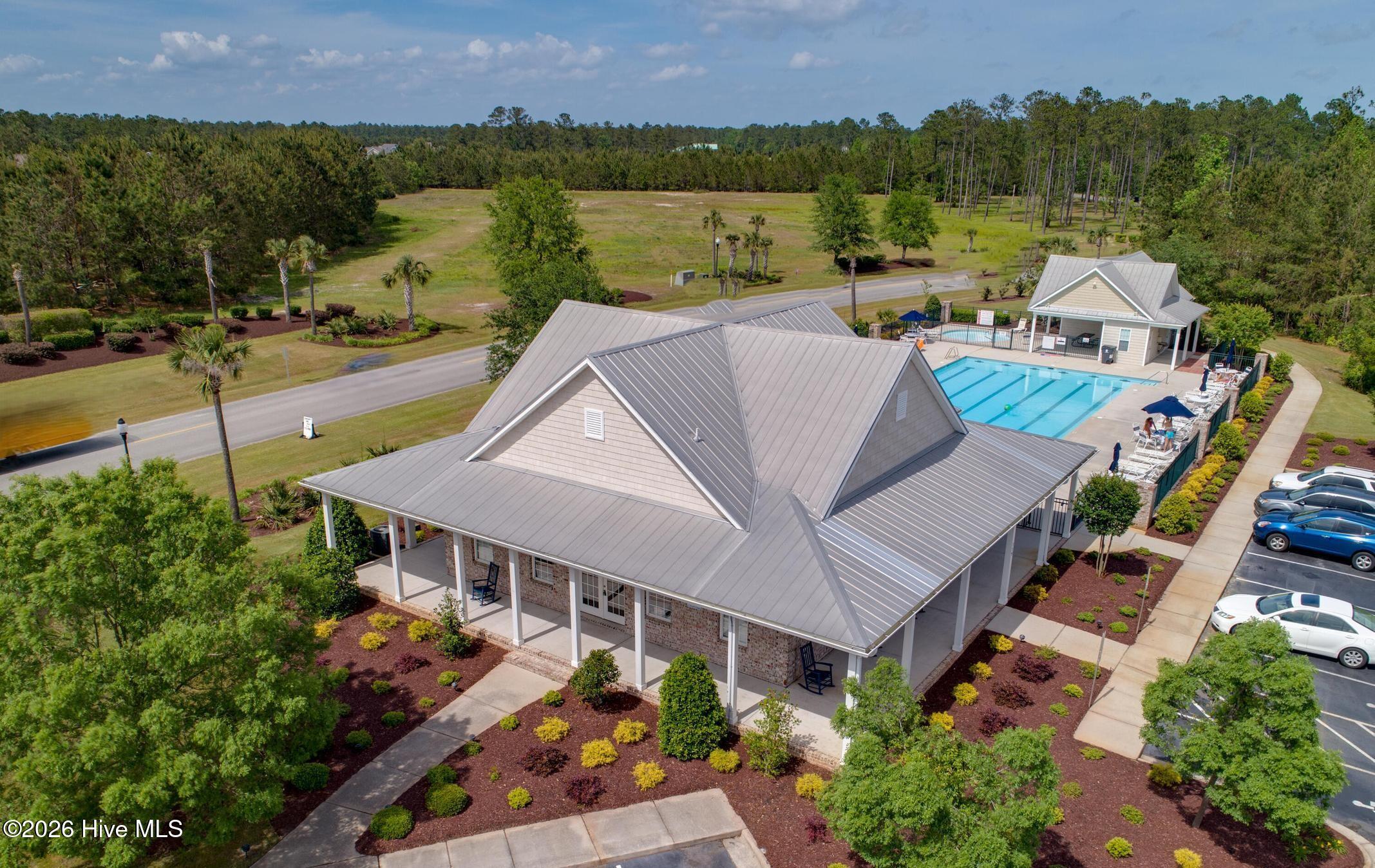 100565414 | Photo 43