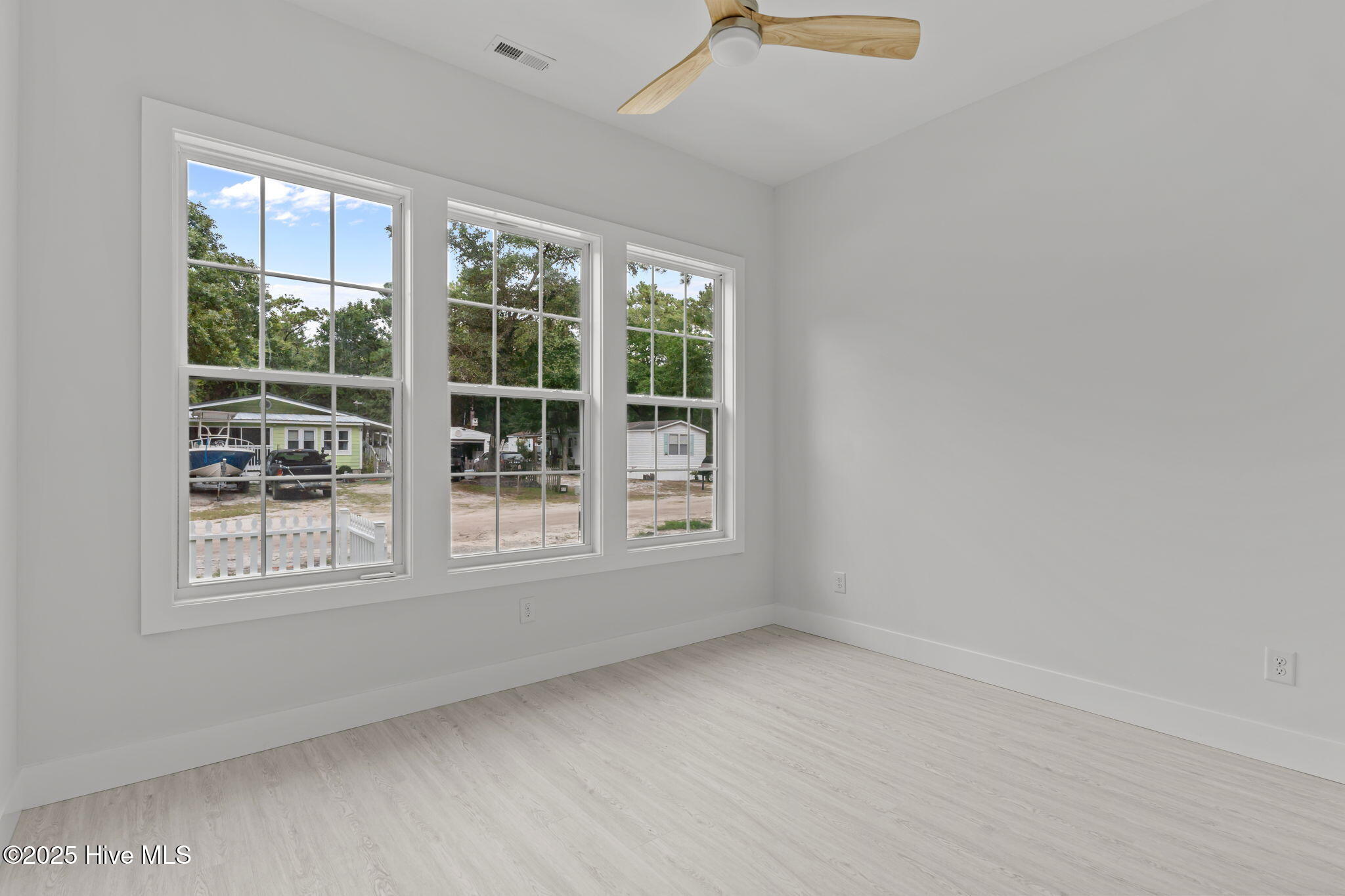 100506453 | Photo 30