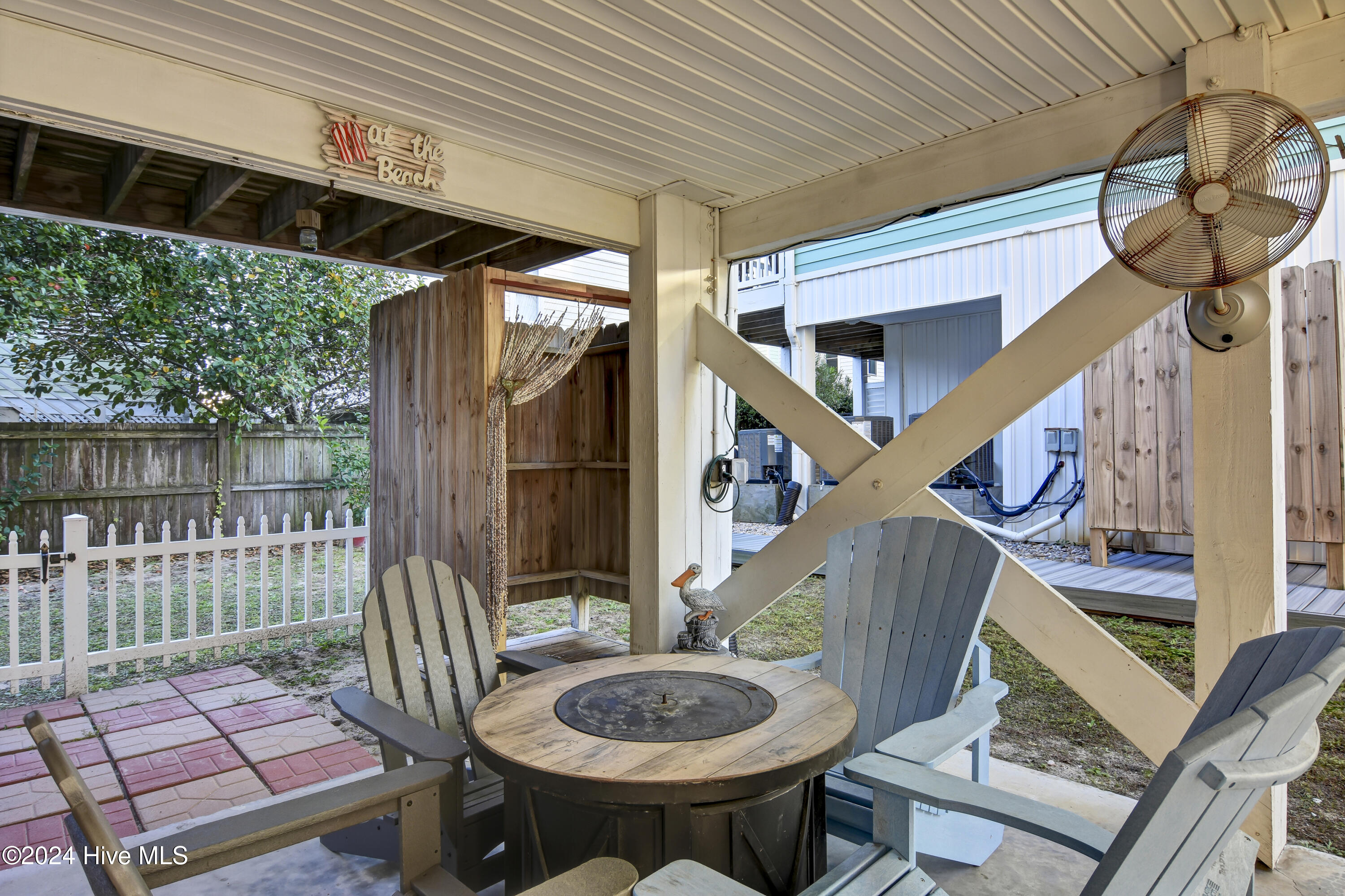 100475790 | Photo 35