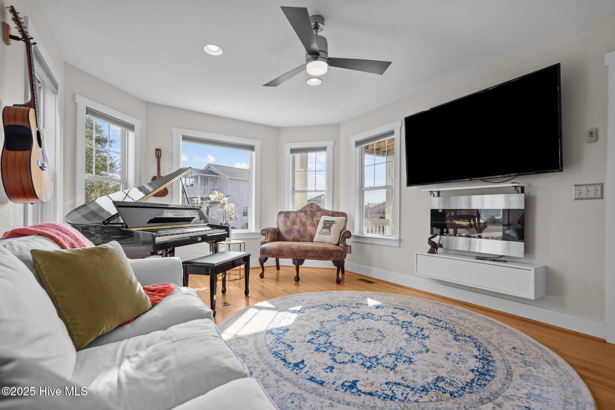 100528762 | Photo 41