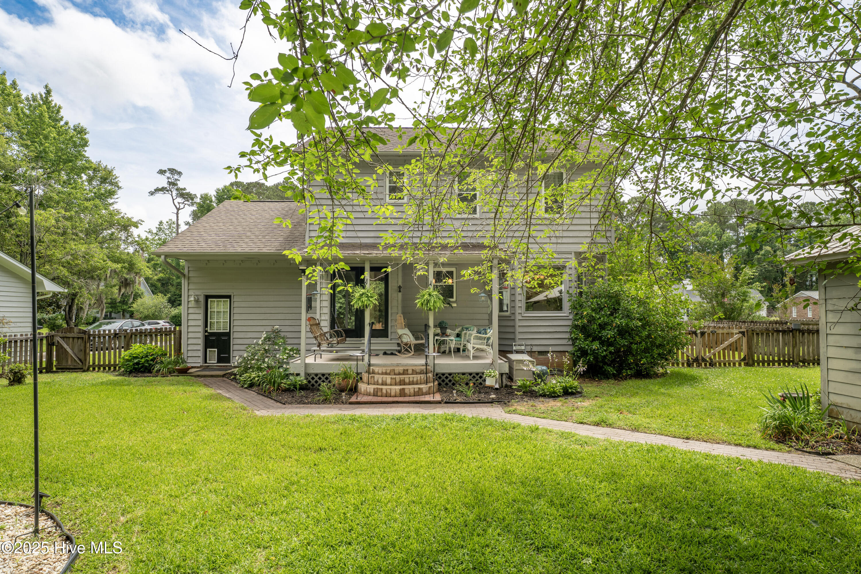 100510654 | Photo 11