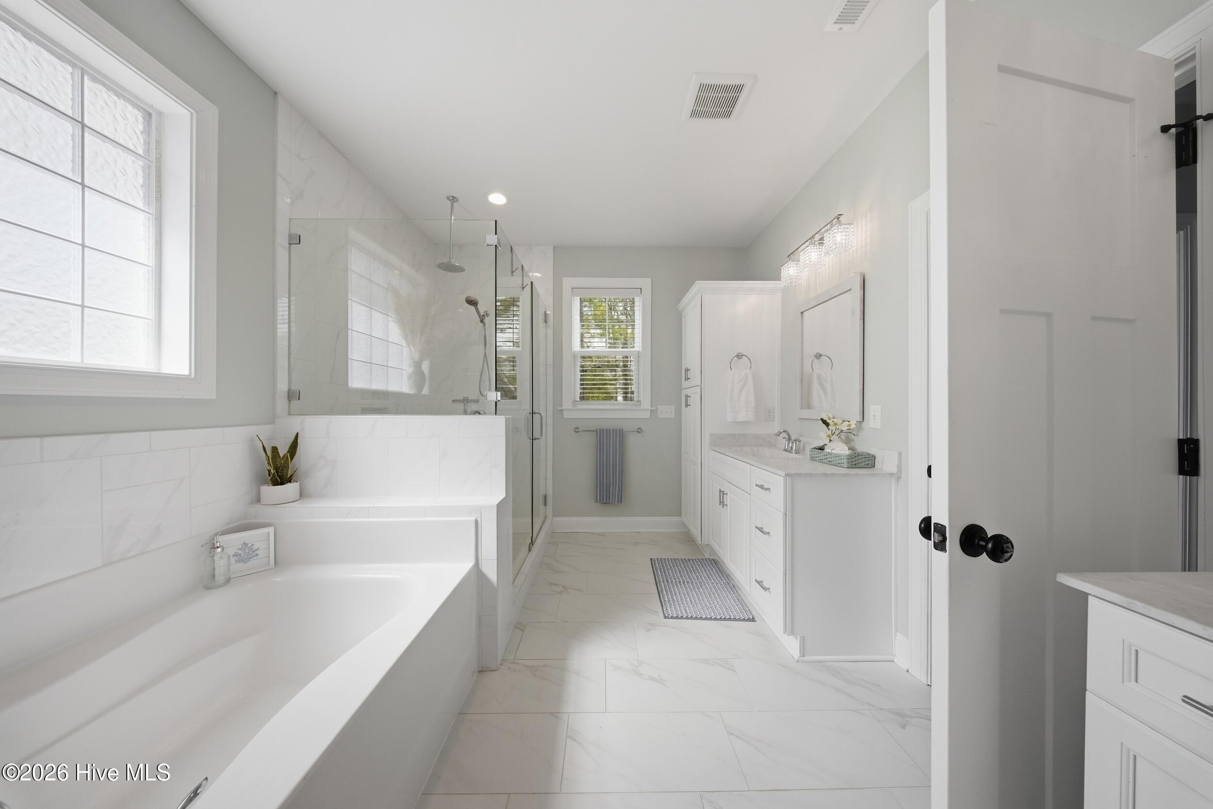 100565388 | Photo 36