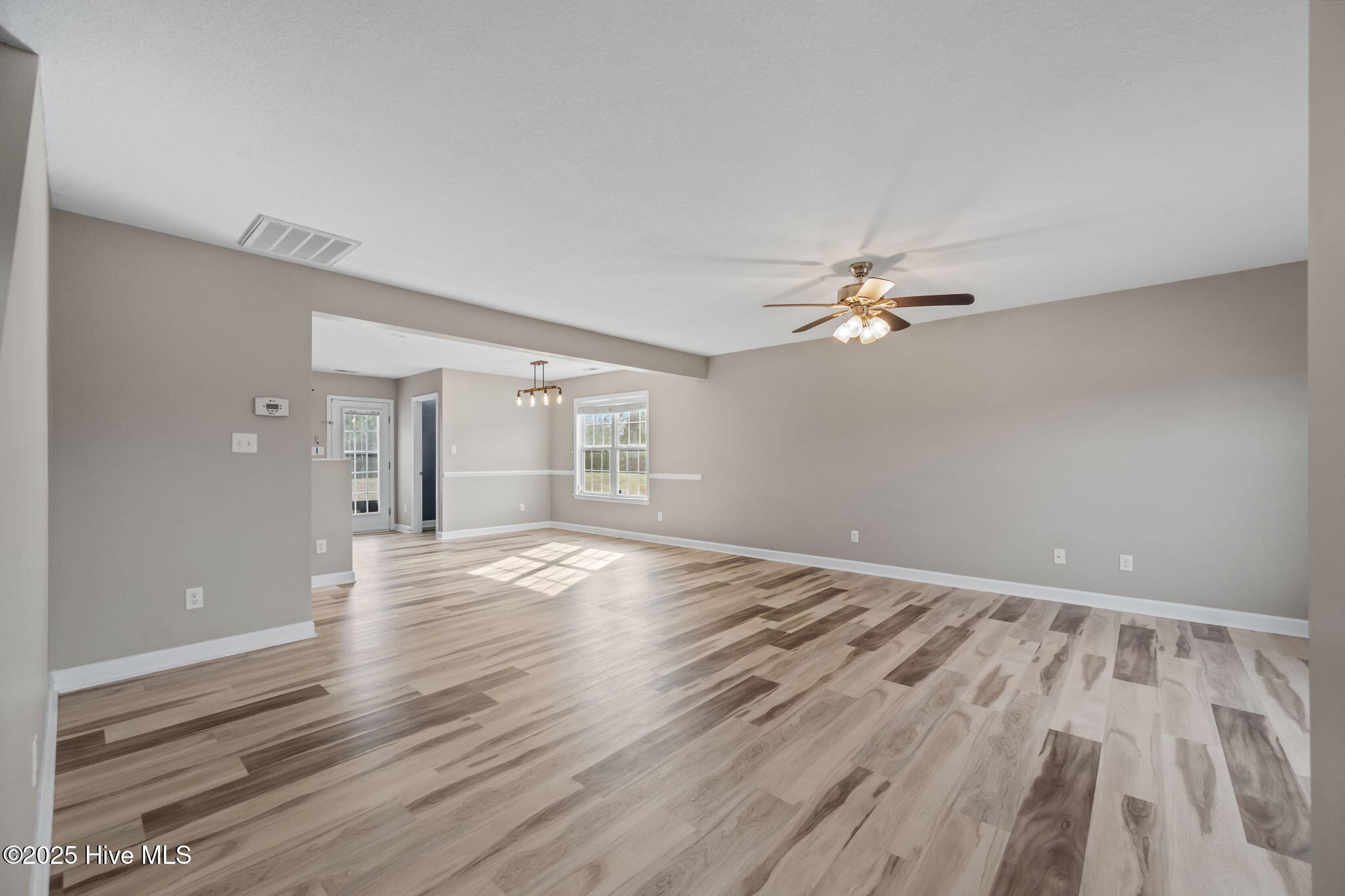 100546071 | Photo 22