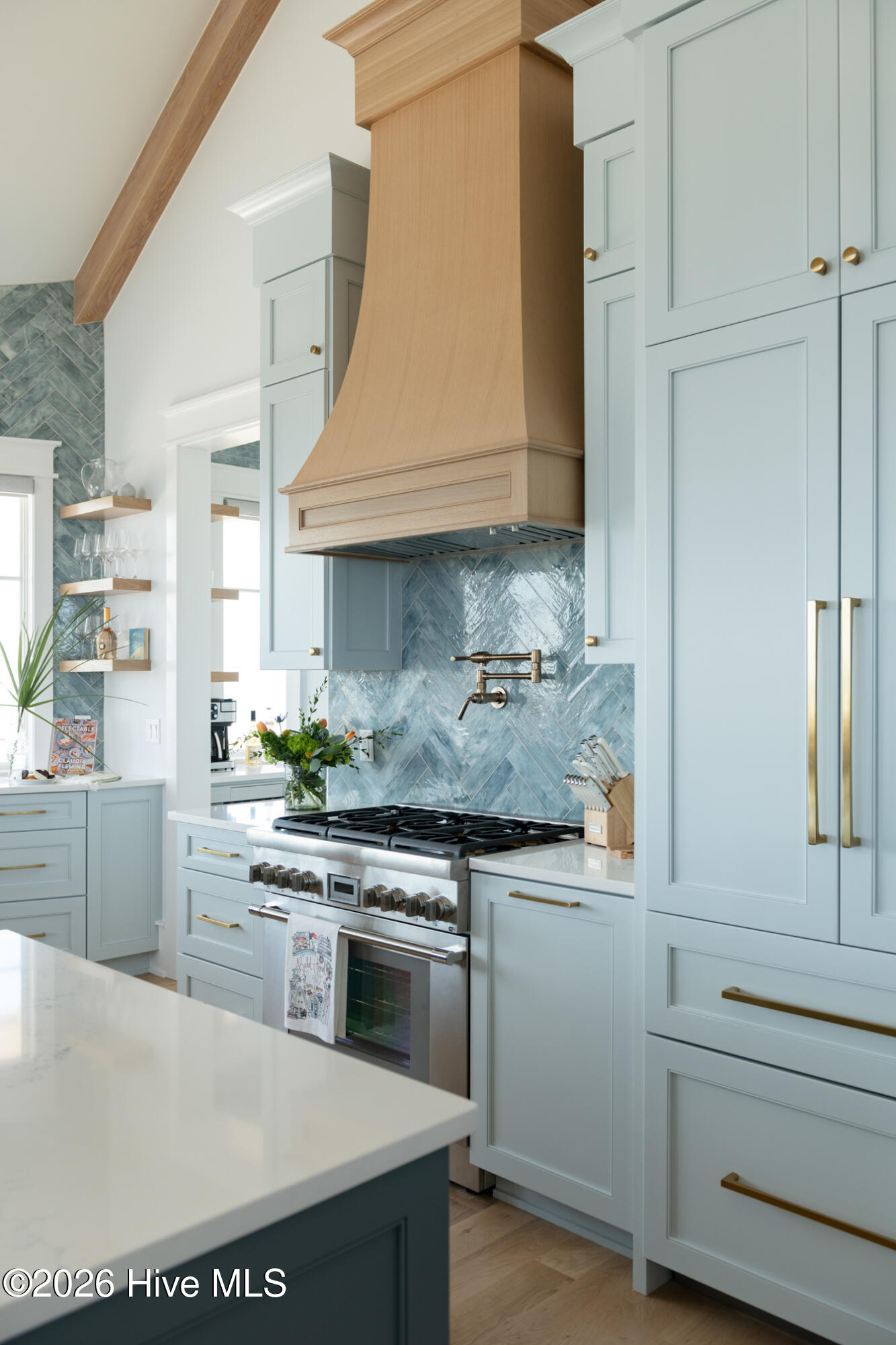 100569969 | Photo 19