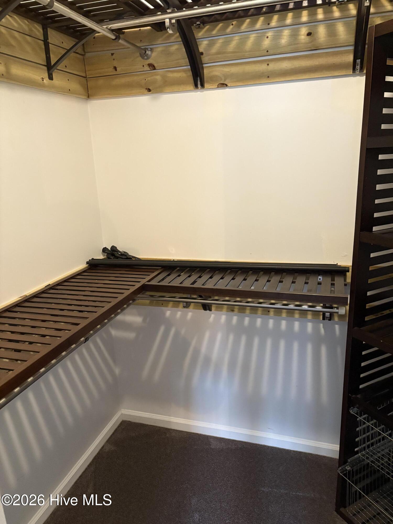 100562372 | Photo 21