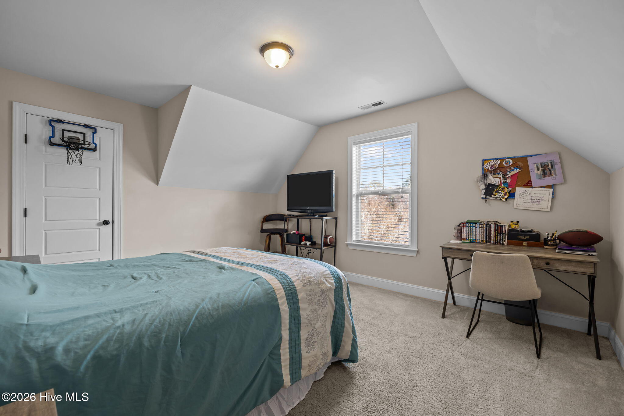 100549761 | Photo 39