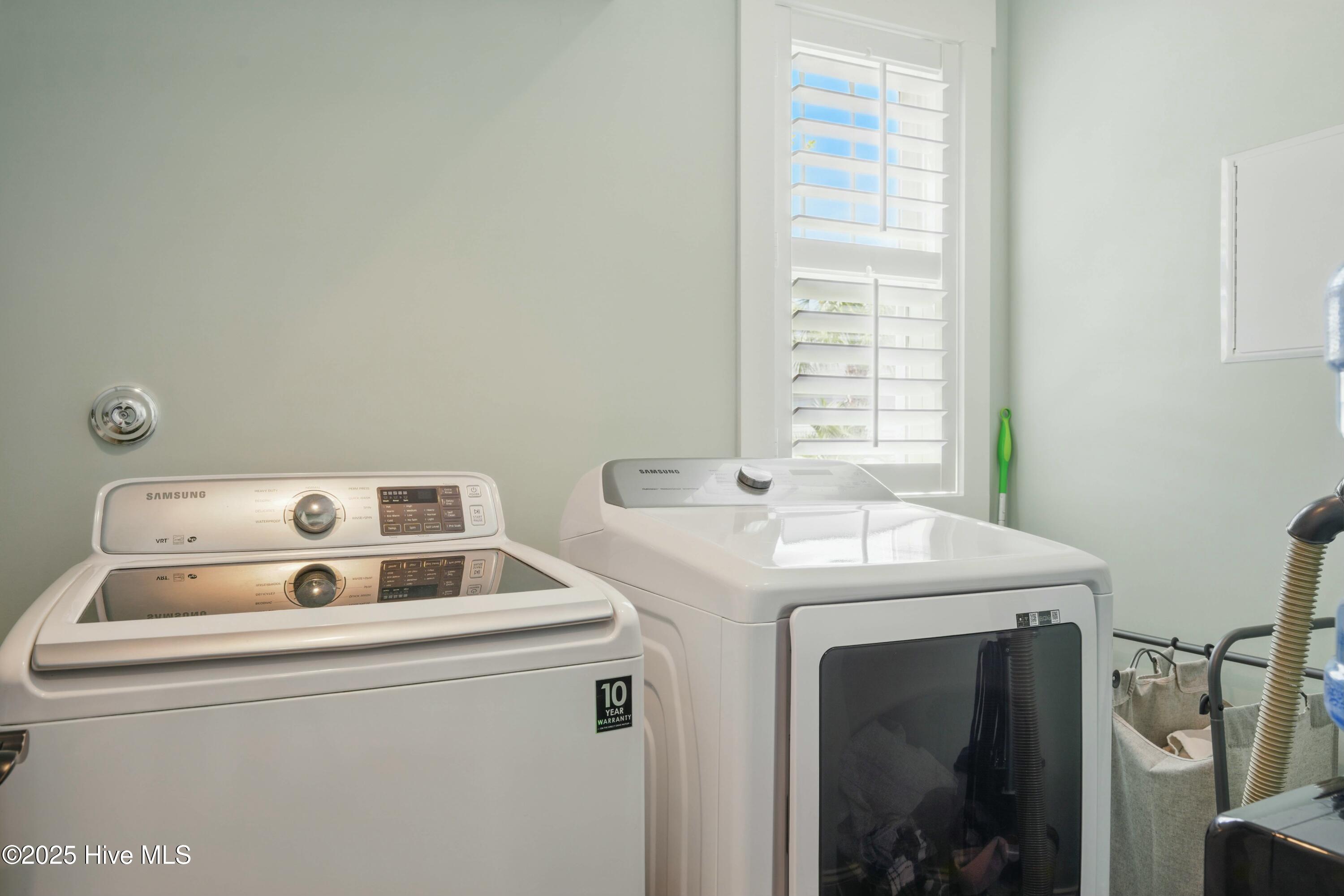 100560955 | Photo 25