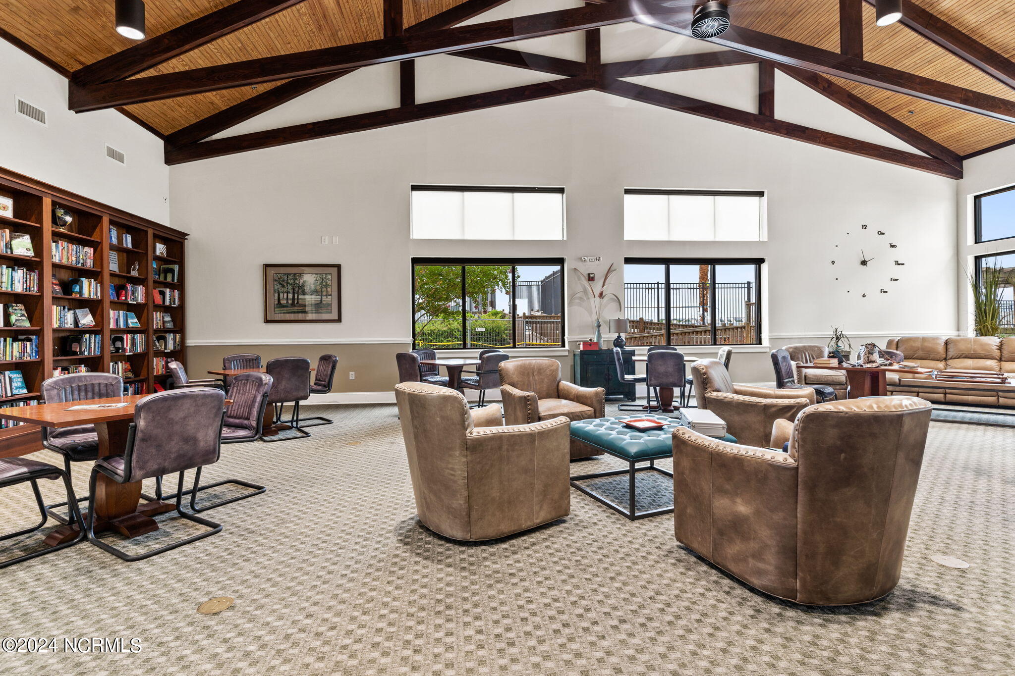 100456942 | Photo 25