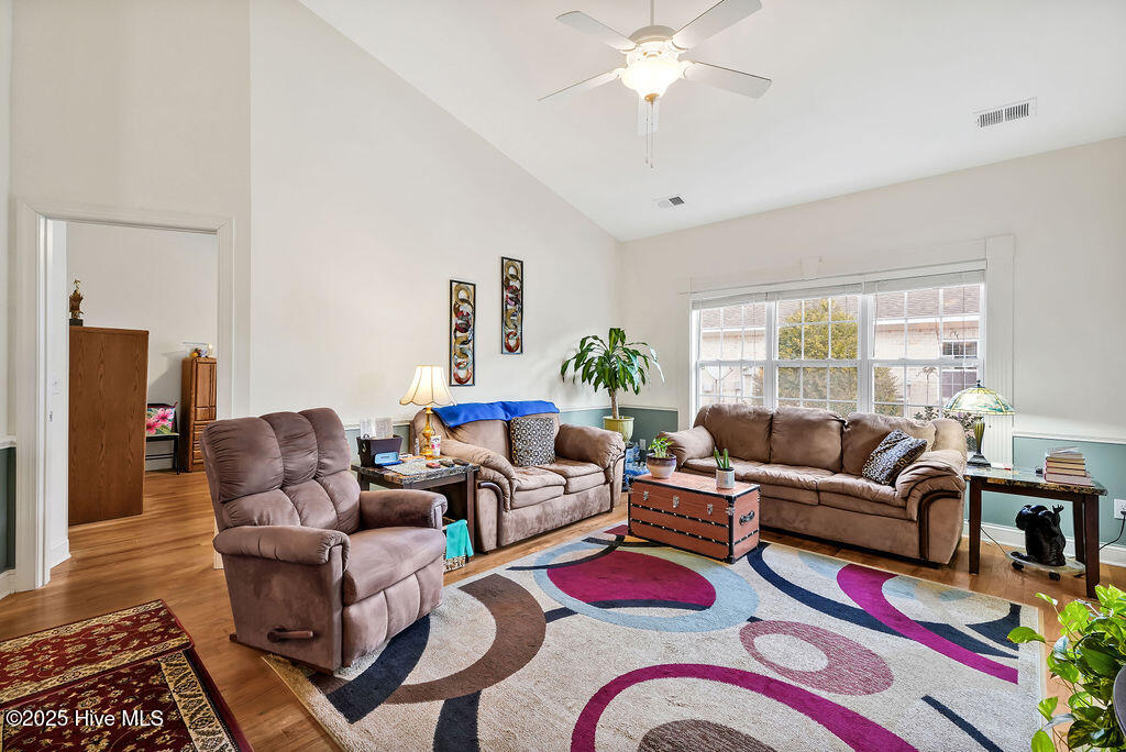 100564897 | Photo 13