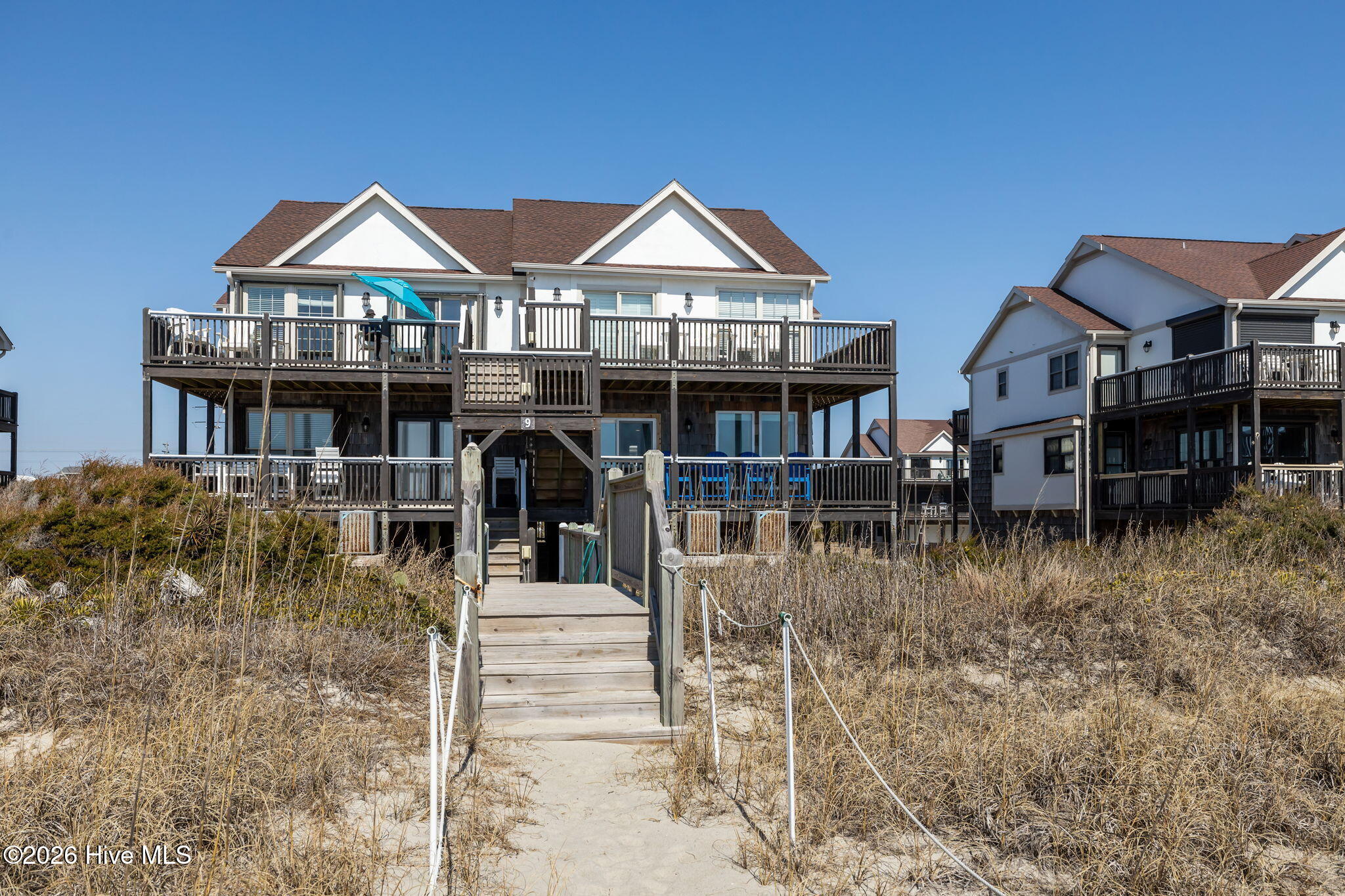 100555254 | Photo 43