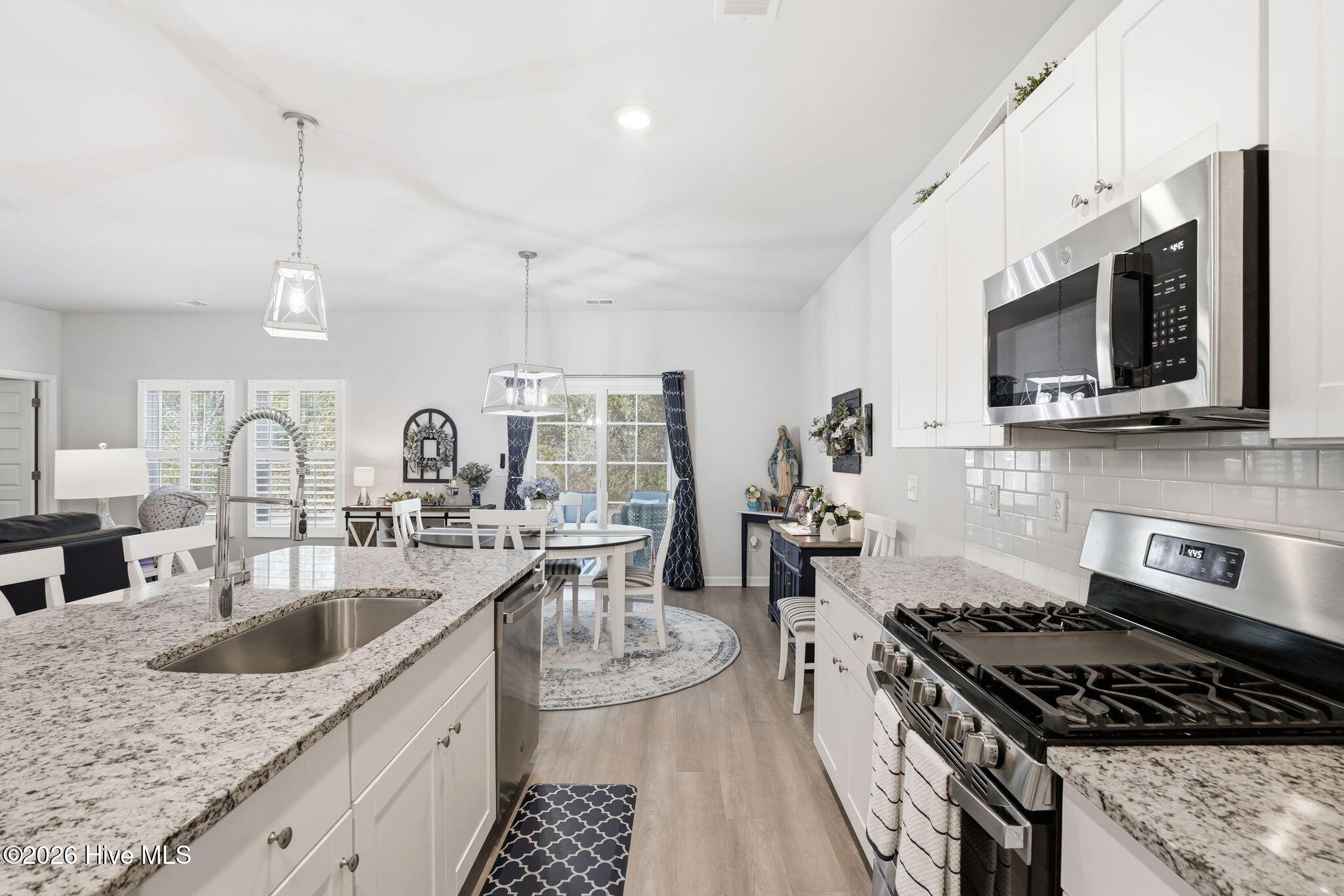 100560764 | Photo 15